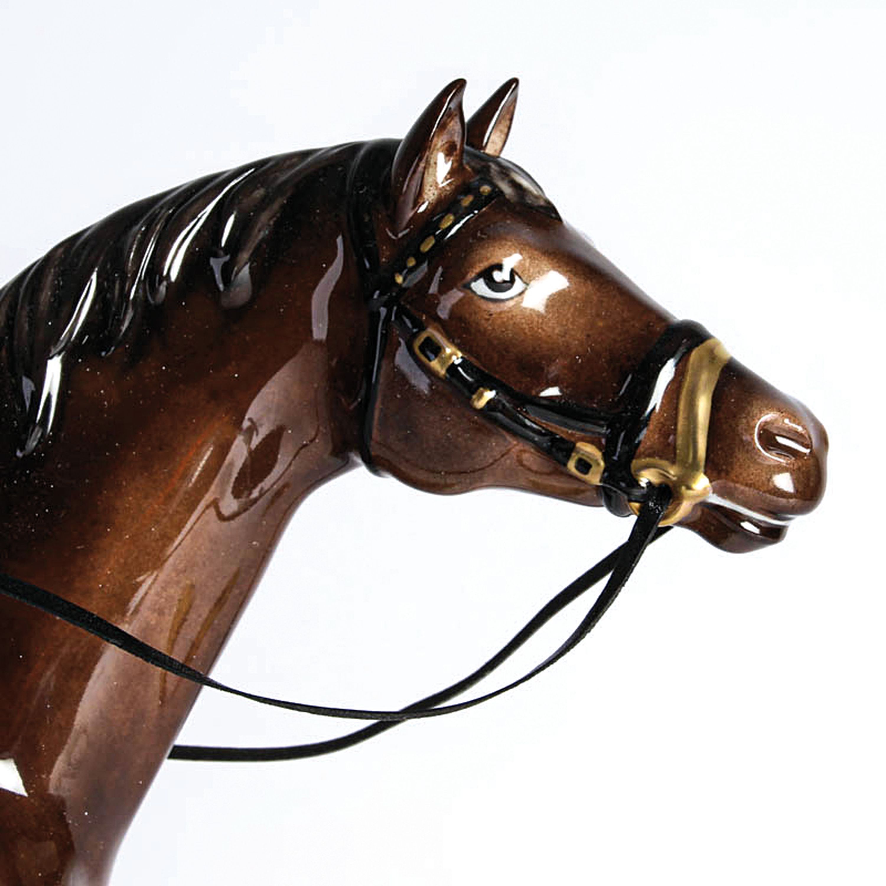Detail a: Porzellanfigur, Aelteste Volkstedt, stehendes Pferd, Sockel mit Wappen und Krone, polychrom naturalistisch bemalt, H. ca. 35cm, L. ca. 40cm