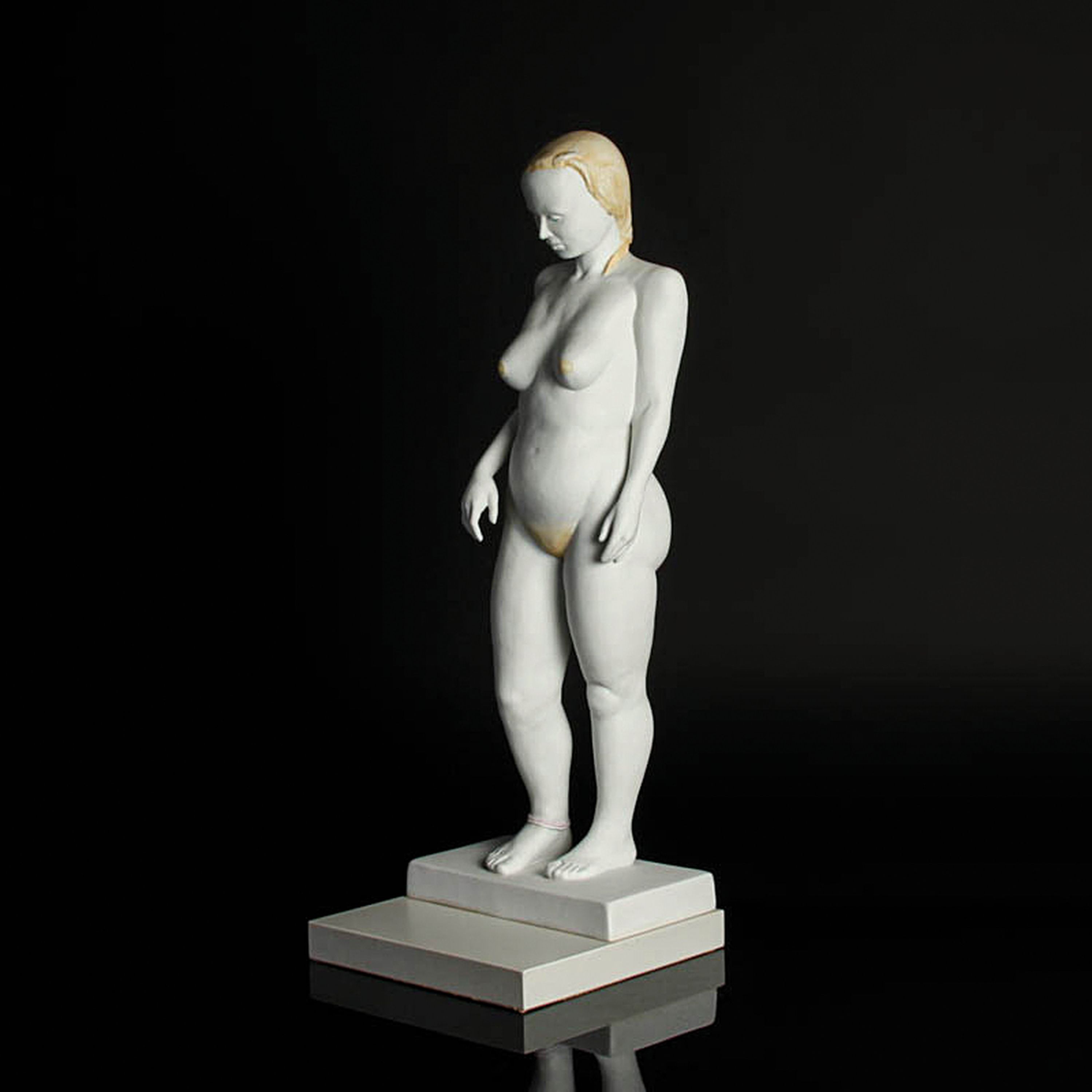 Detail l: Christa Biederbick-Tewes, geb. 1940, für Goebel, Badende, sparsam polychrom staffiert, limit 2/30, H. 53 cm