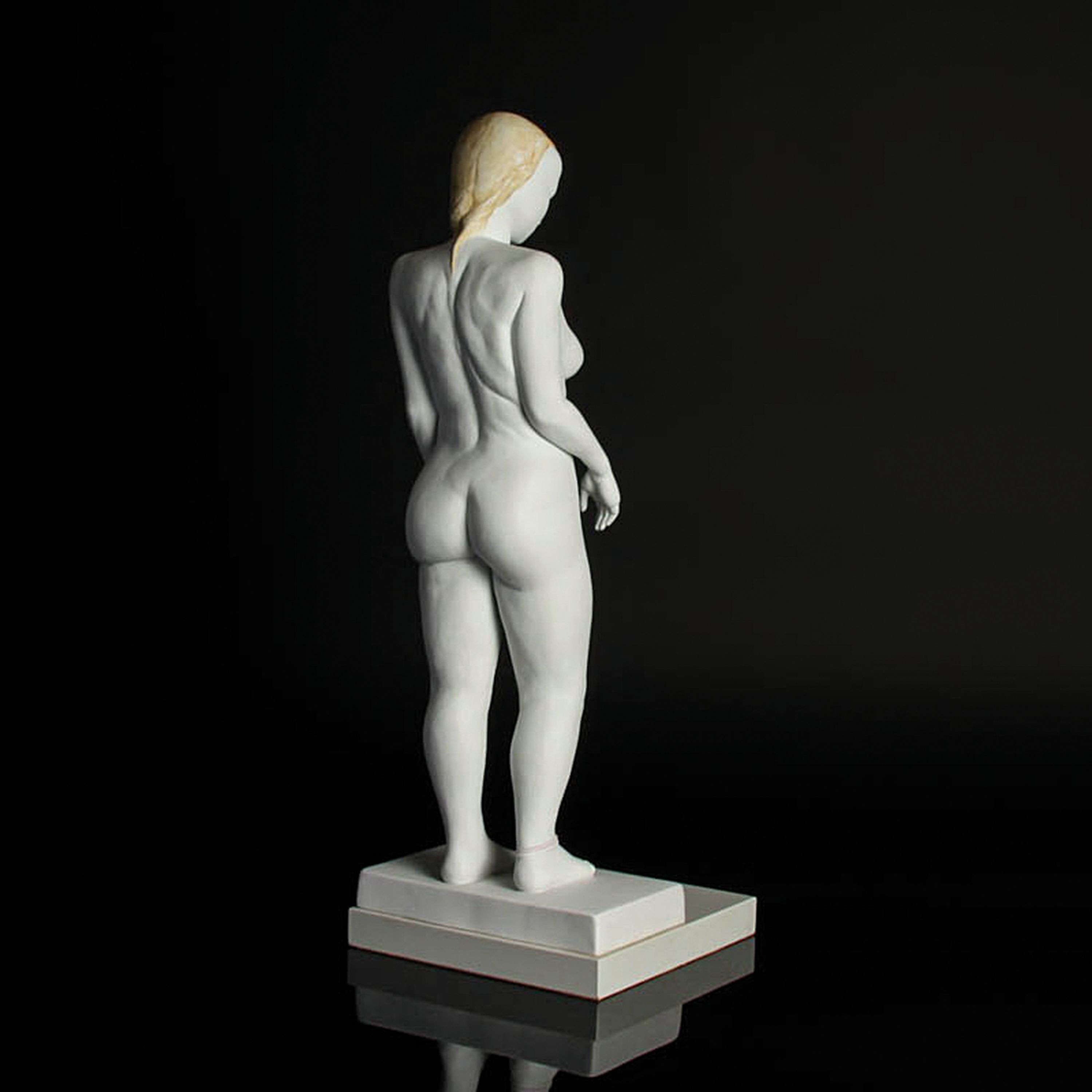 Detail m: Christa Biederbick-Tewes, geb. 1940, für Goebel, Badende, sparsam polychrom staffiert, limit 2/30, H. 53 cm