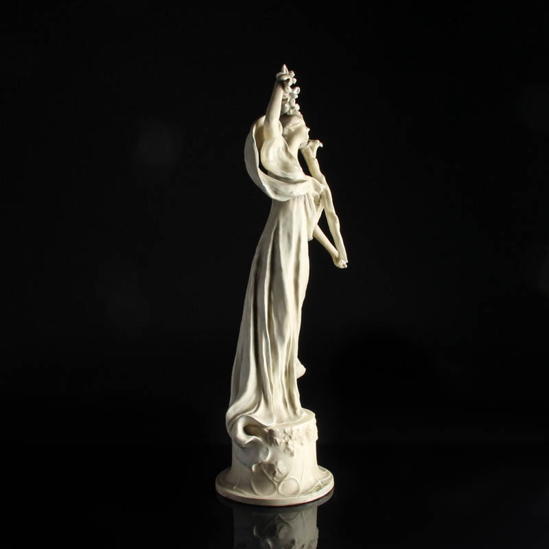 Detail c: Jugendstil Figur, wohl Österreich, um 1900, Biskuitporzellan, Darst. einer jungen Frau mit Blütenzweig, H. ca. 50cm, am Sockel min. best./rest.