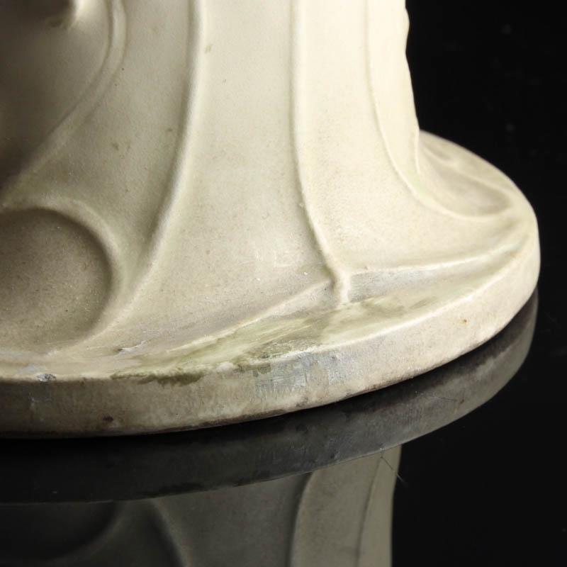 Detail g: Jugendstil Figur, wohl Österreich, um 1900, Biskuitporzellan, Darst. einer jungen Frau mit Blütenzweig, H. ca. 50cm, am Sockel min. best./rest.