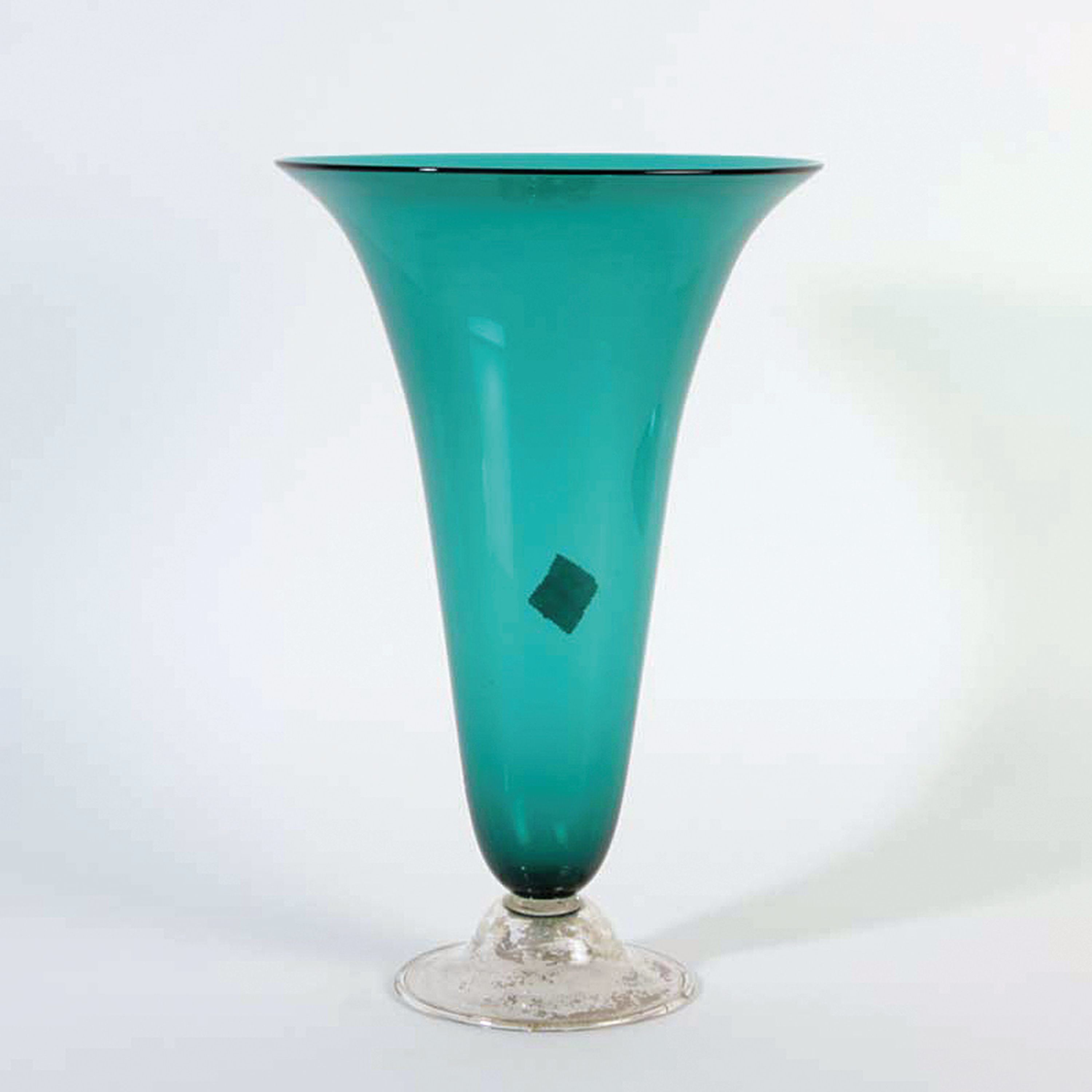 Detail a: Trichtervase, Martinuzzi Murano, 1930er Jahre, grünes Glas, Sockel Klarglas mit Golddekor, H. ca. 34cm