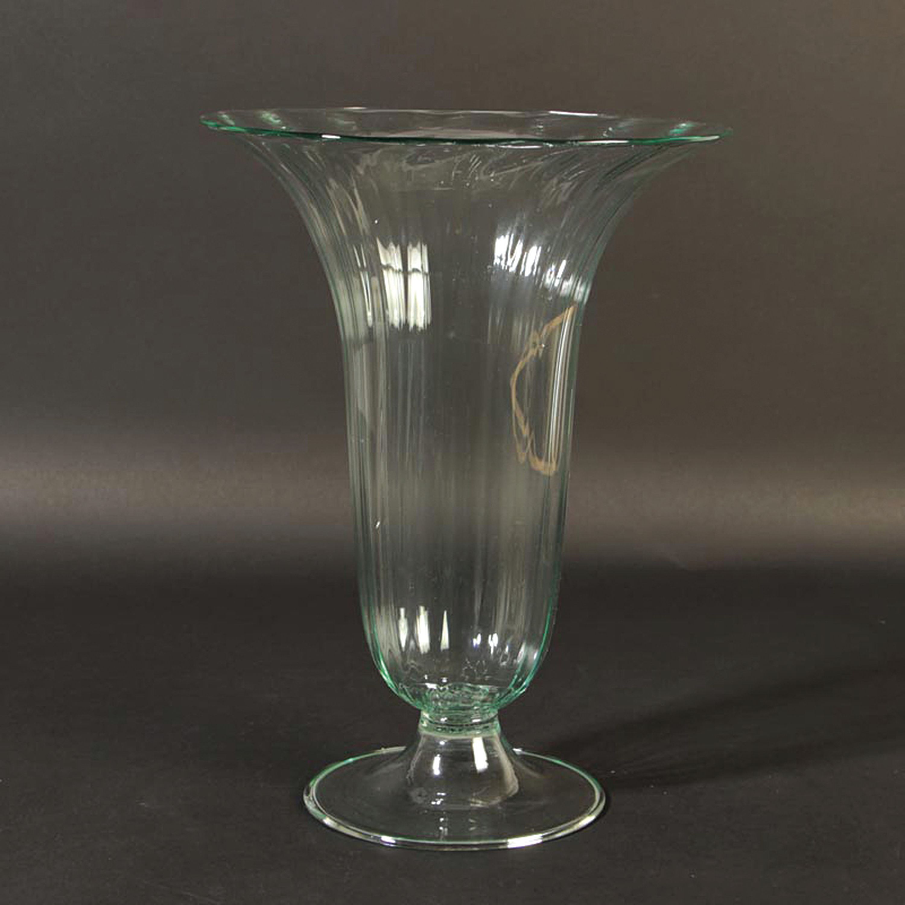 Detail a: Trichtervase soffiato, Murano, 1960er Jahre, mundgeblasenes grünliches Glas, gerippt, H. ca. 30.5cm