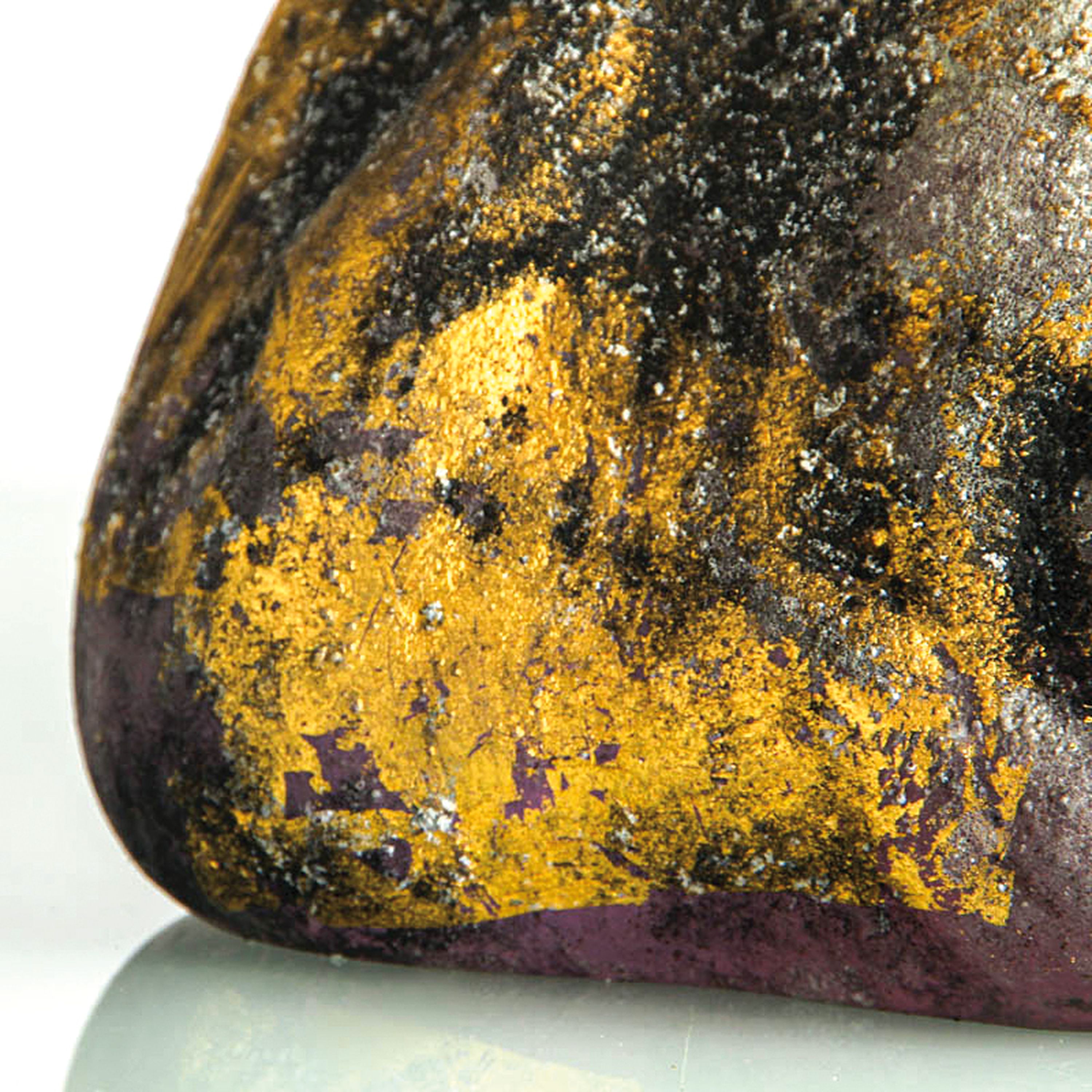 Detail j: Zwei Vetro a Scavo-Glasobjekte, Ermanno Nason für Cenedese, Murano, farbloses Glas, grau-grüne Patina mit Goldauflage in Vetro a Scavo-Technik, ...