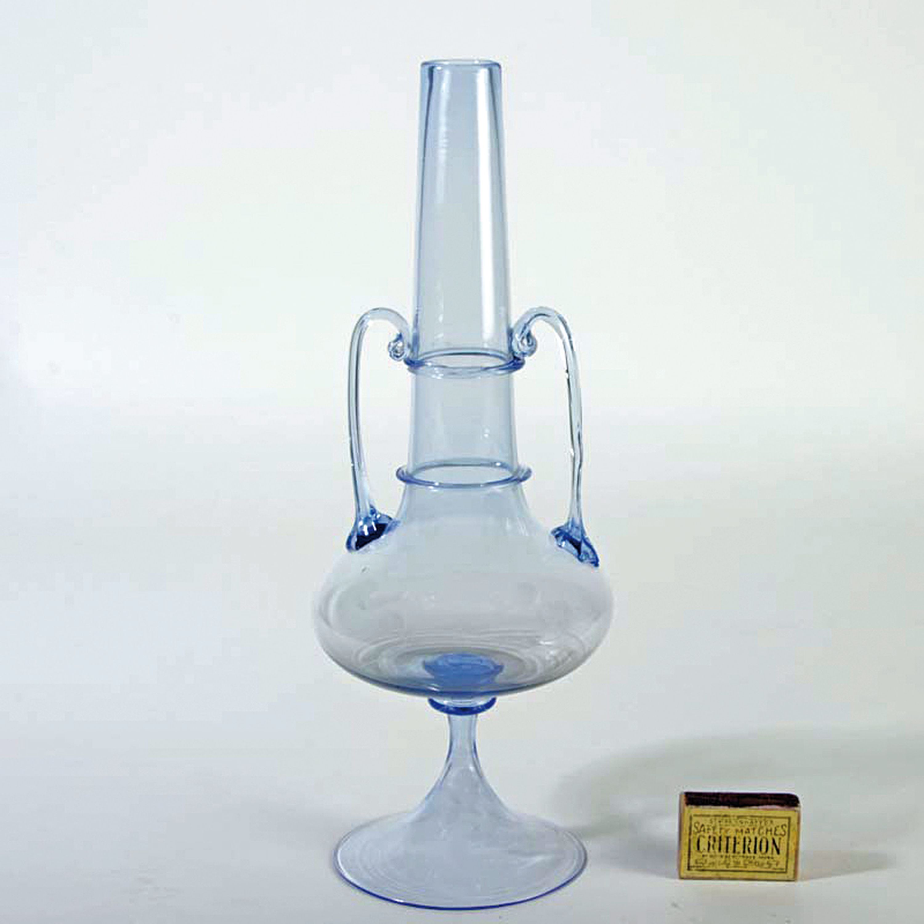 Vase, Murano, um 1920, wohl Fratelli Toso, hellblaues dünnwandiges Glas mit applizierten Henkeln und Bändern, H. ca. 38cm