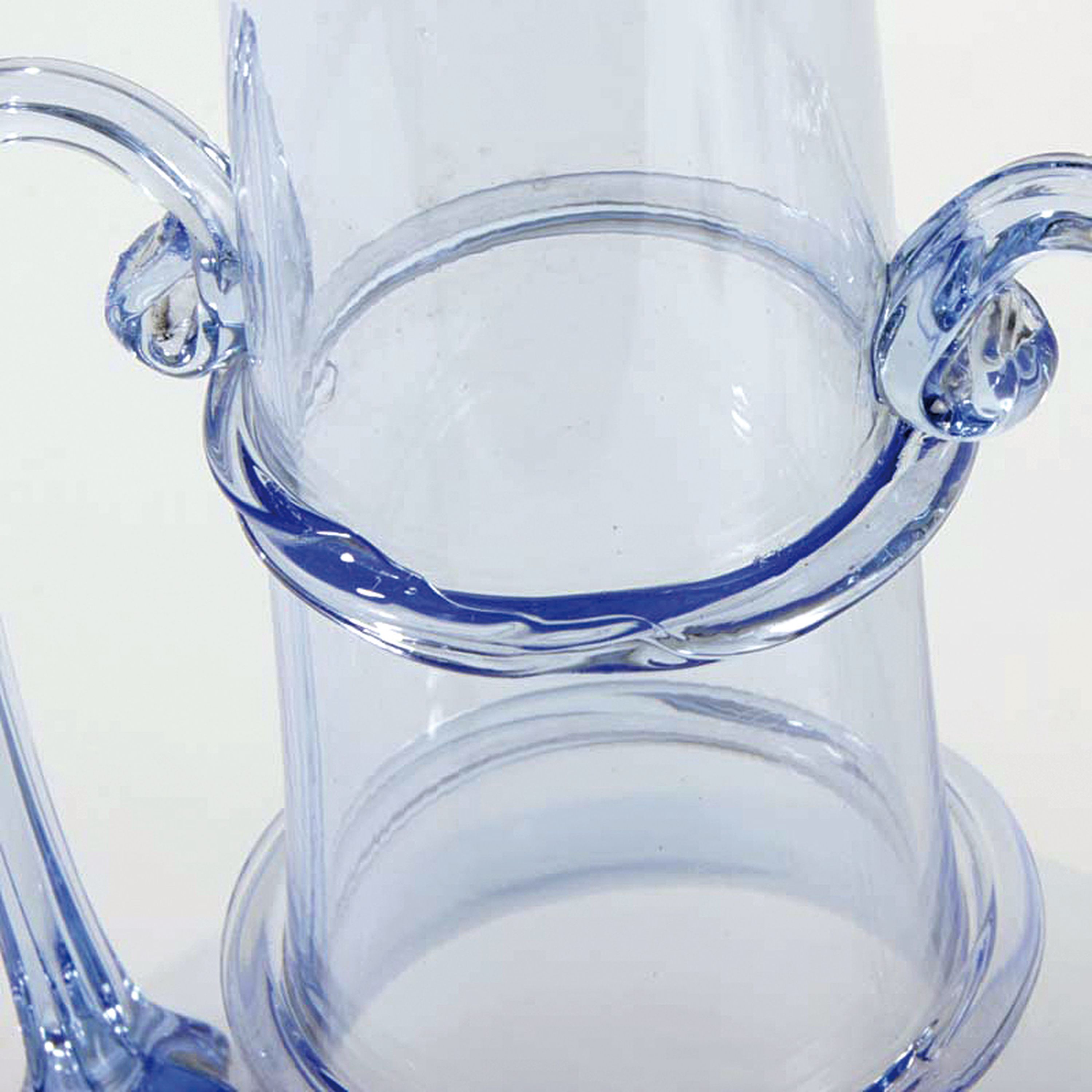 Detail c: Vase, Murano, um 1920, wohl Fratelli Toso, hellblaues dünnwandiges Glas mit applizierten Henkeln und Bändern, H. ca. 38cm