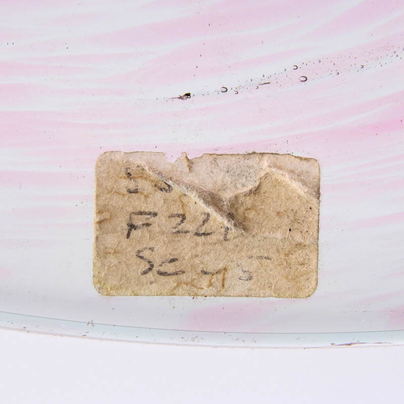 Detail d: Vase, Murano Italien, 1980er Jahre, rosa eingepudertes Glas mit eingeschmolzenen Luftblasen und drei Streifen in Gelb, Blau und Orange, H. ca. 34cm