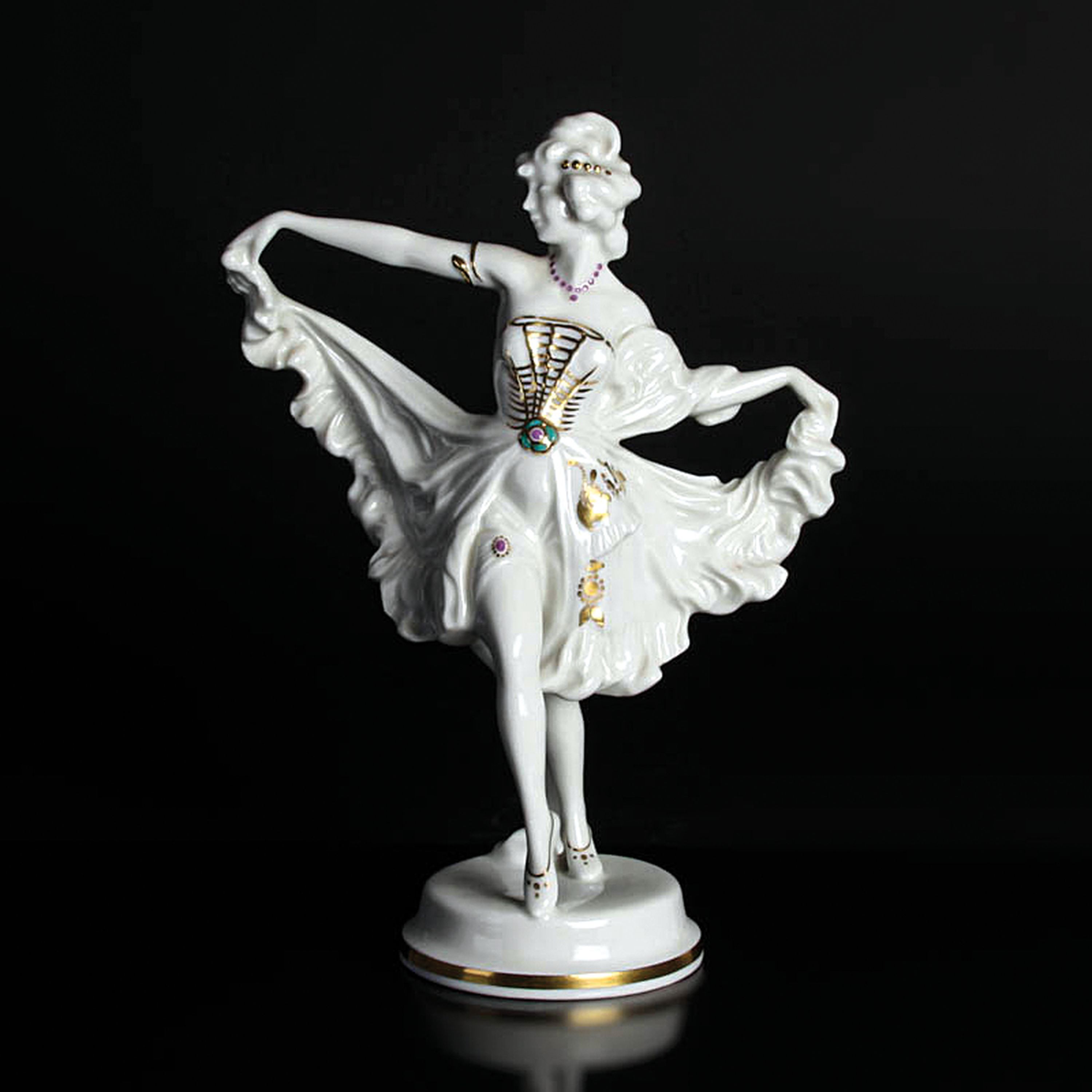 Porzellanfigur, Hutschenreuther, Abteilung für Kunst, Tänzerin, sparsam golden und bunt staffiert, H. ca. 28cm