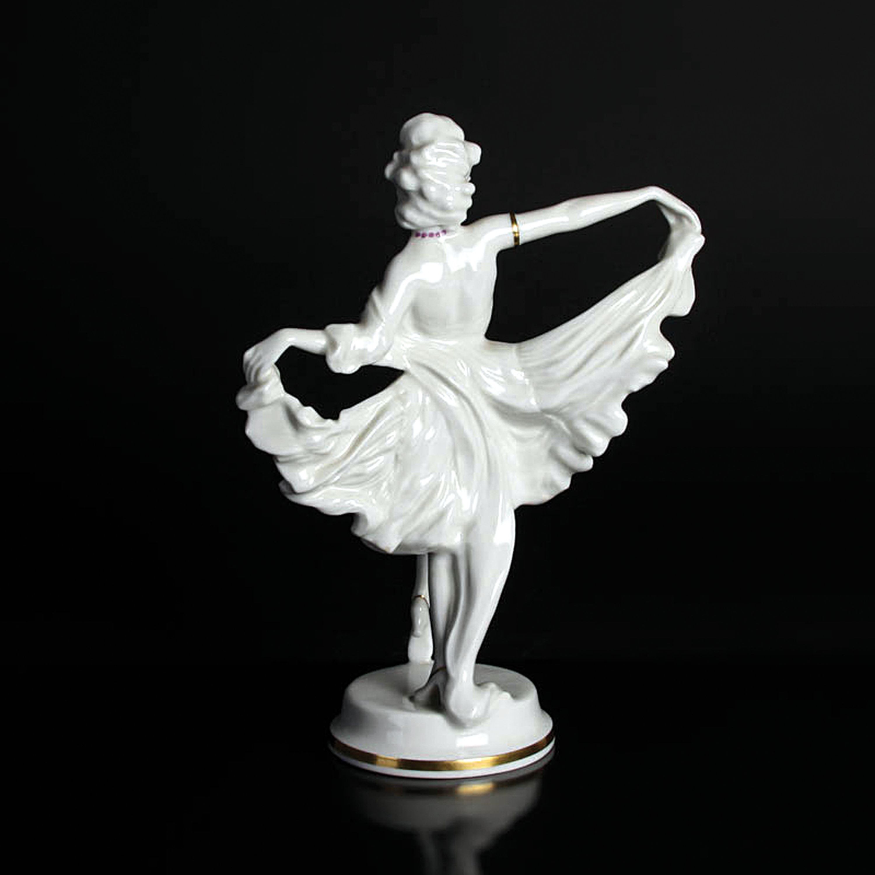 Detail e: Porzellanfigur, Hutschenreuther, Abteilung für Kunst, Tänzerin, sparsam golden und bunt staffiert, H. ca. 28cm