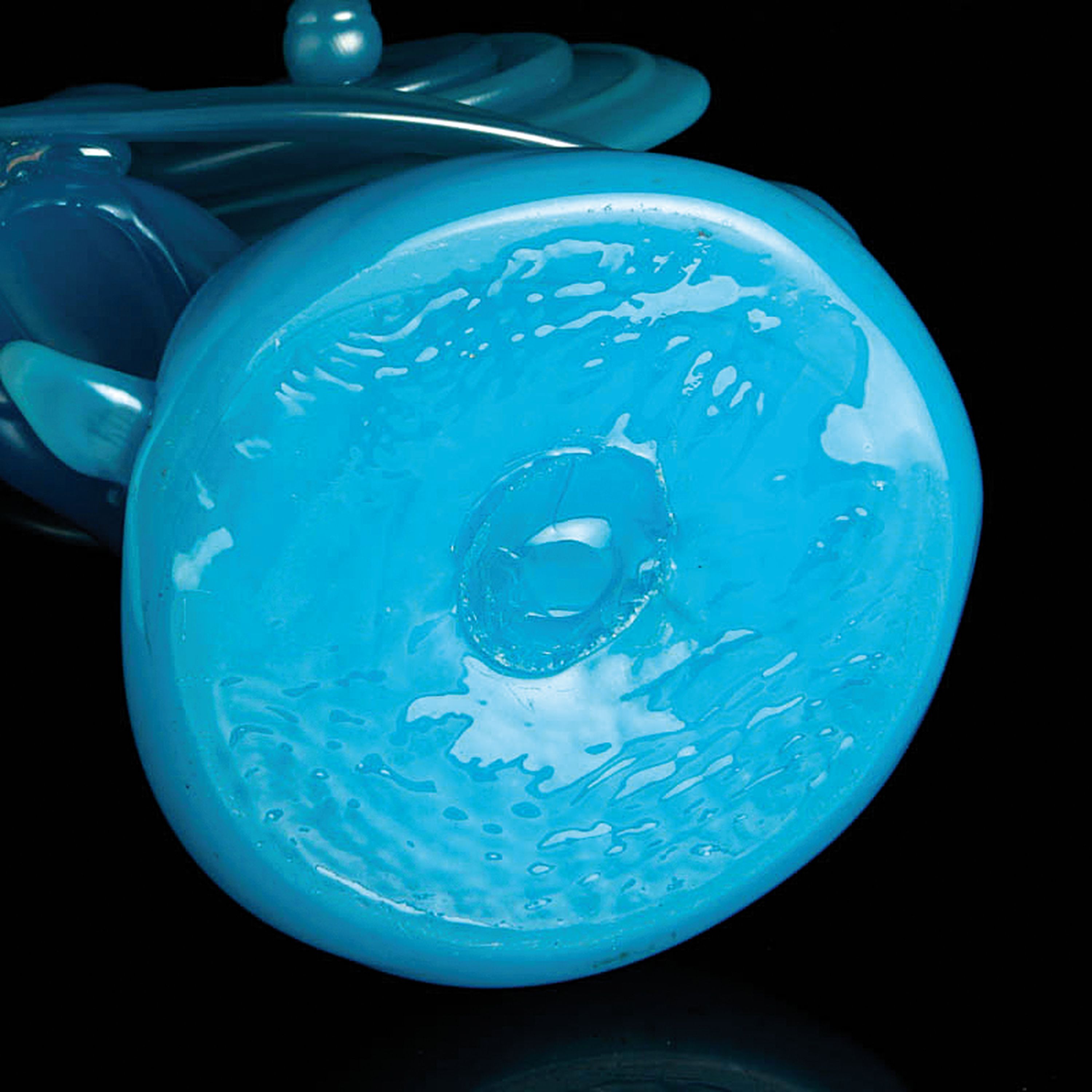 Detail d: Glasskulptur, Ermanno Nason für Cenedese, Murano, opak-blaues Glas, Darst. eines knienden asiatischen Kriegers, H. ca. 30cm