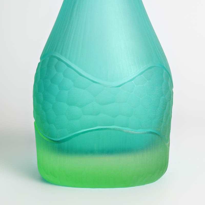 Detail c: Vase, Flavio Poli für Seguso, Murano, hellgrünes Glas mit petrolfarbenem Innenüberfang, geschliffen von Rossetto, so auch am Boden signiert, H. ...