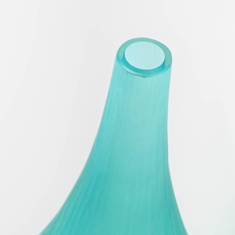 Detail e: Vase, Flavio Poli für Seguso, Murano, hellgrünes Glas mit petrolfarbenem Innenüberfang, geschliffen von Rossetto, so auch am Boden signiert, H. ...