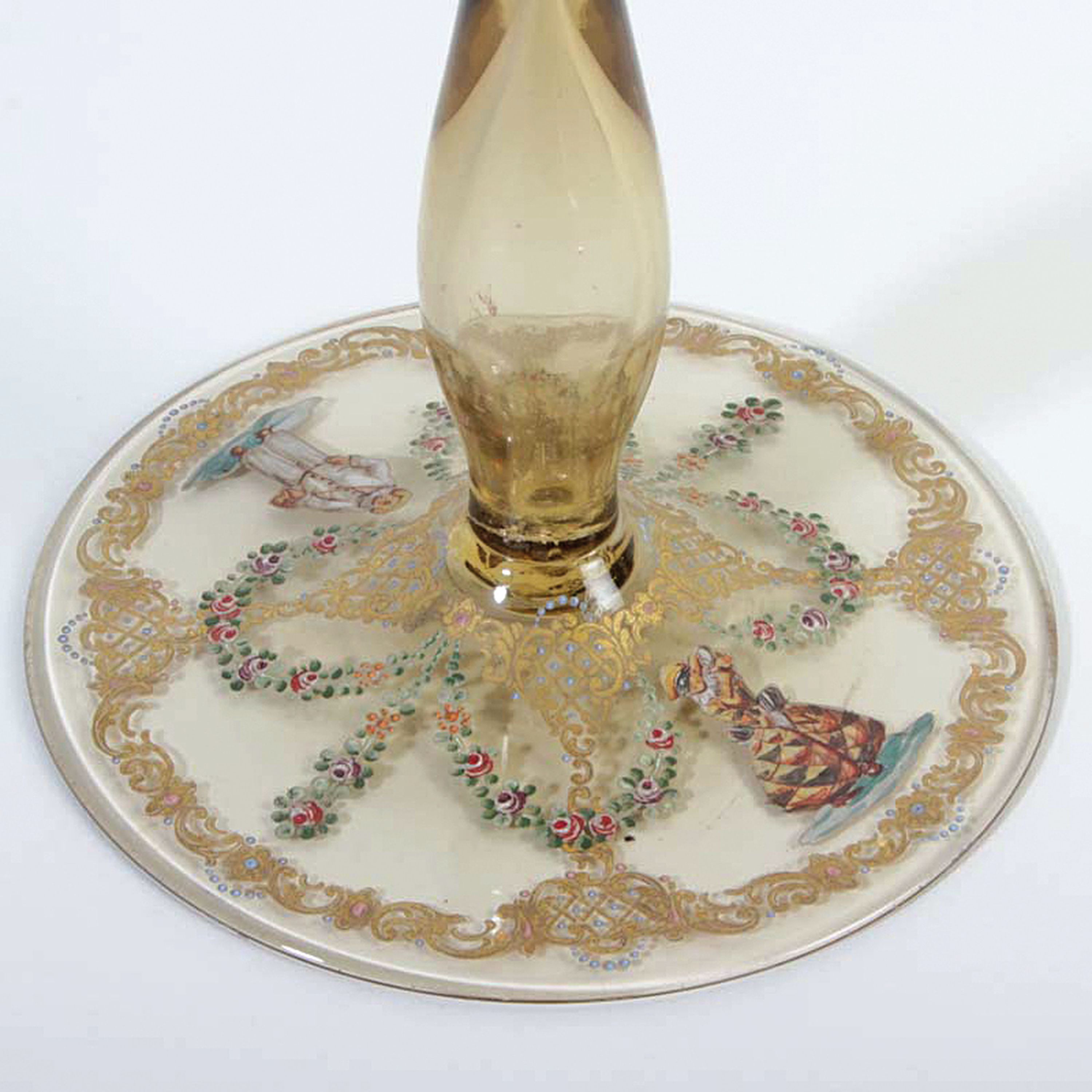 Detail b: Kerzenleuchter, Murano Italien, 1930er Jahre, mundgeblasenes grünliches Glas mit feiner Email- und Goldmalerei, zwei Brennstellen mit separaten ...