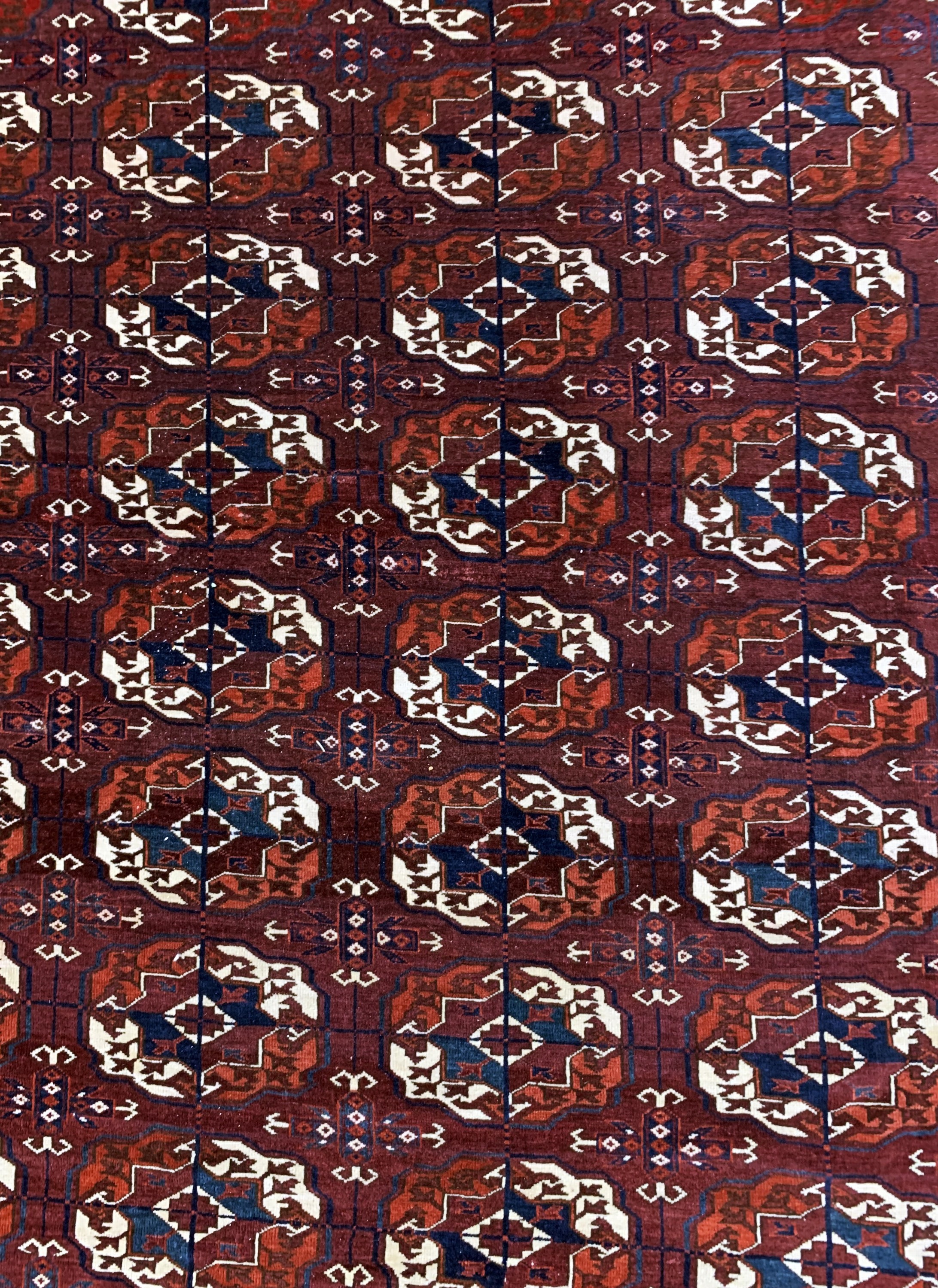 Detail c: Tekke"Hauptteppich"fein, Turkmenistan, Anfang 20.Jhd, Wolle auf Wolle, ca. 365 x 220 cm, gereinigt, EHZ: 2(mehrere kleine Reparaturen).