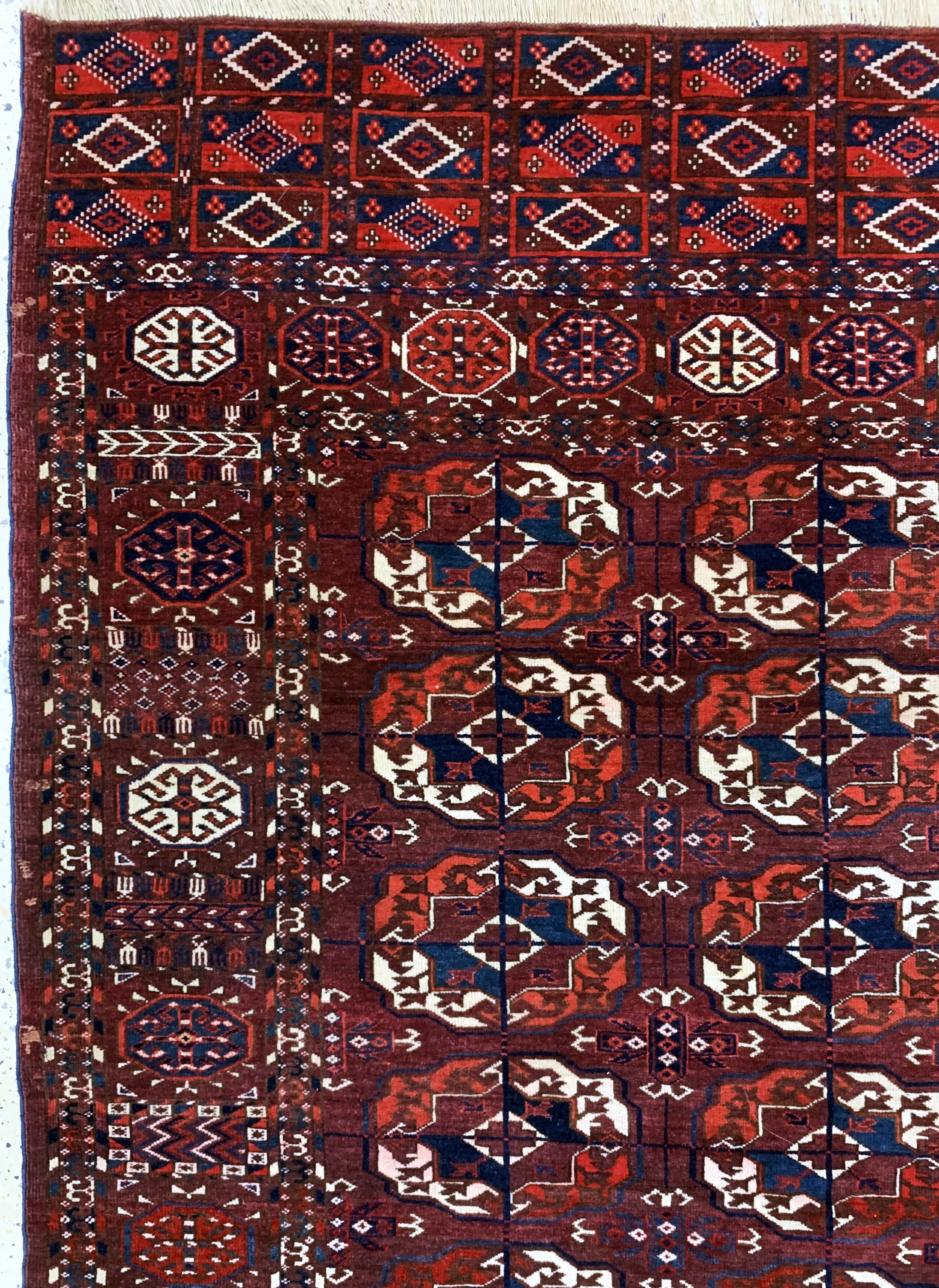 Detail d: Tekke"Hauptteppich"fein, Turkmenistan, Anfang 20.Jhd, Wolle auf Wolle, ca. 365 x 220 cm, gereinigt, EHZ: 2(mehrere kleine Reparaturen).