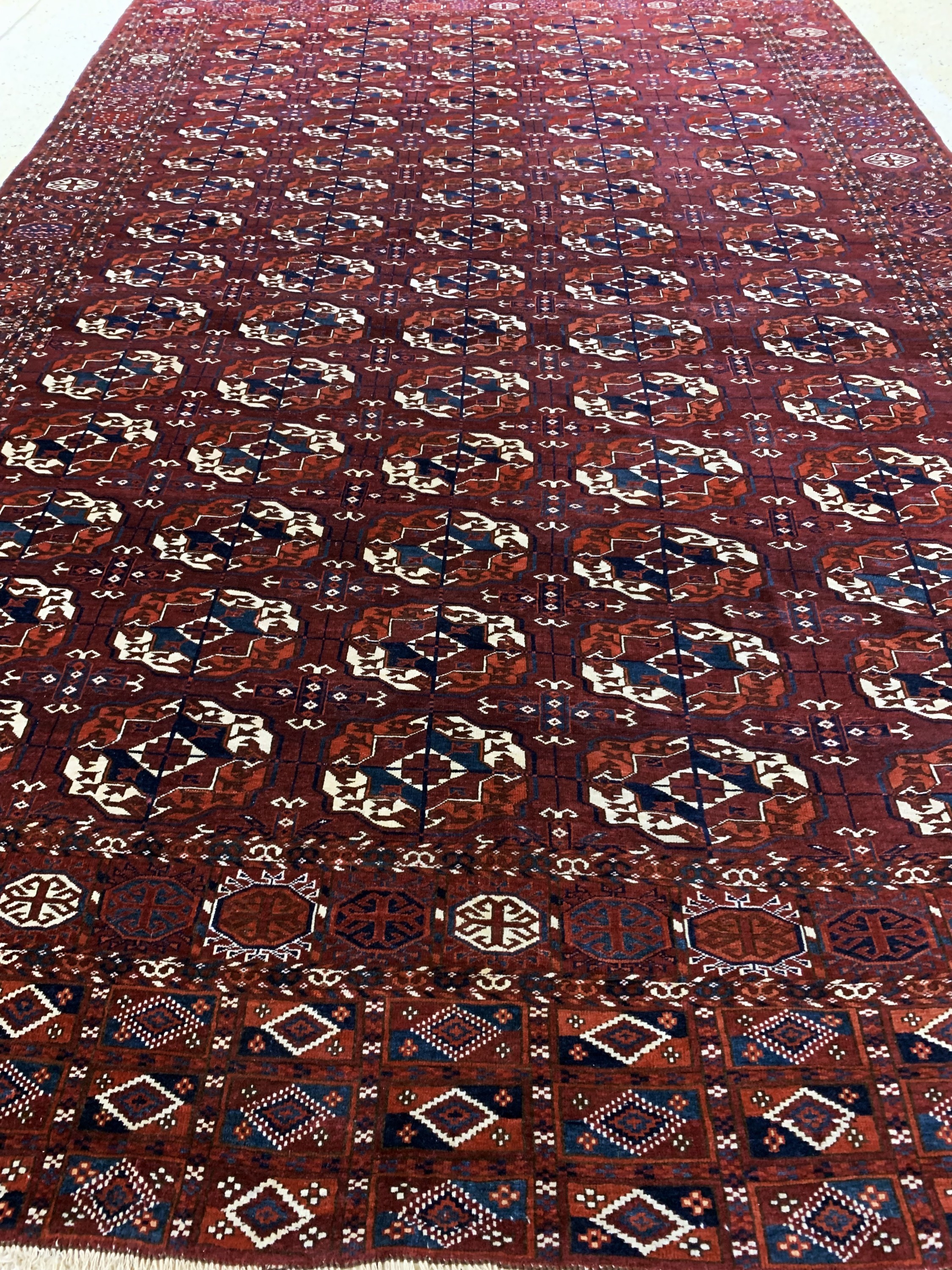 Detail f: Tekke"Hauptteppich"fein, Turkmenistan, Anfang 20.Jhd, Wolle auf Wolle, ca. 365 x 220 cm, gereinigt, EHZ: 2(mehrere kleine Reparaturen).