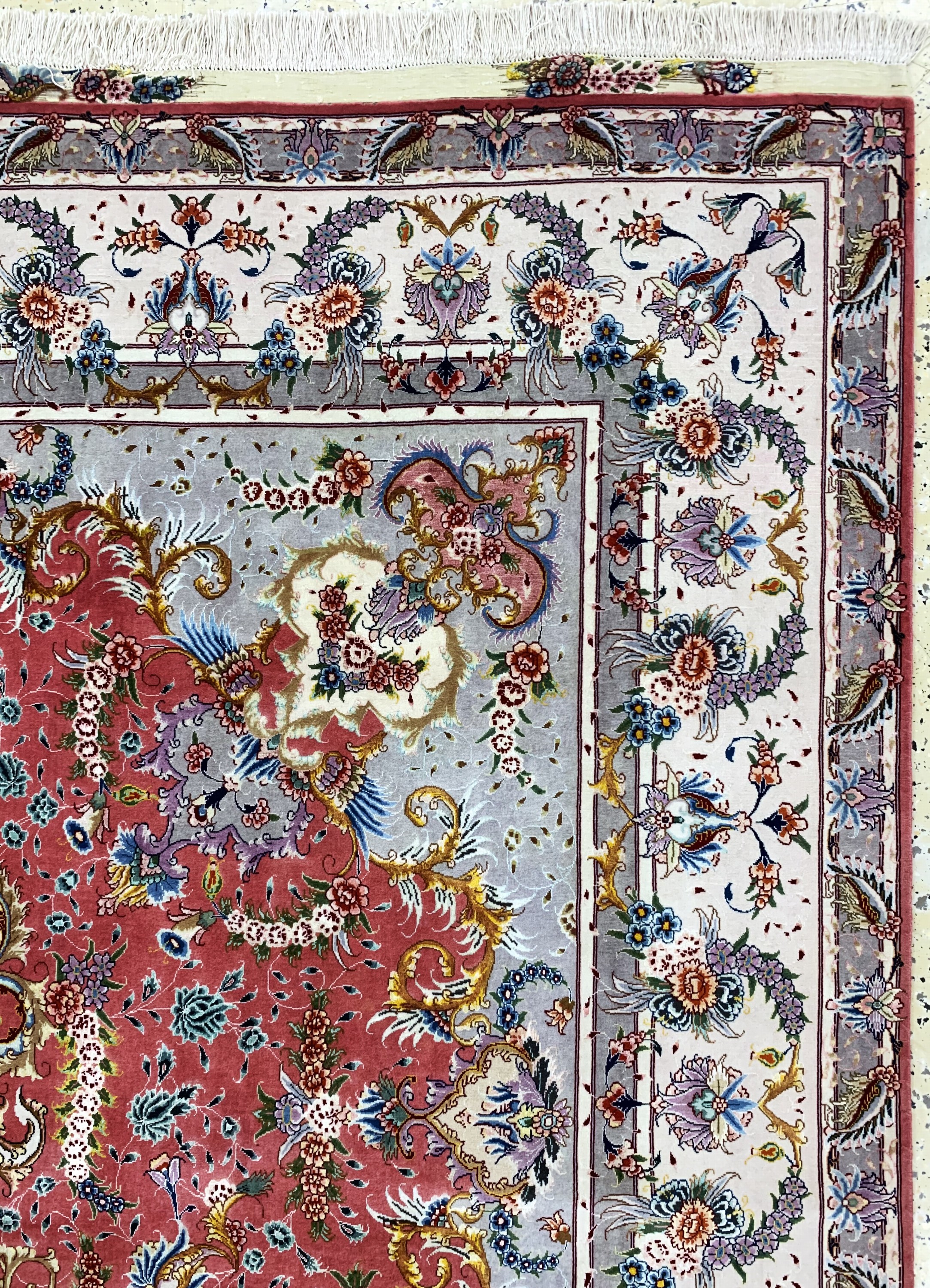 Detail e: Täbriz fein(60 Raj) Persien, signiert, Mitte 20.Jhd, Korkwolle mit und auf Seide, ca.308 x 188 cm, ca. 640.000 Kn/qm, gereinigt, EHZ: 1-2