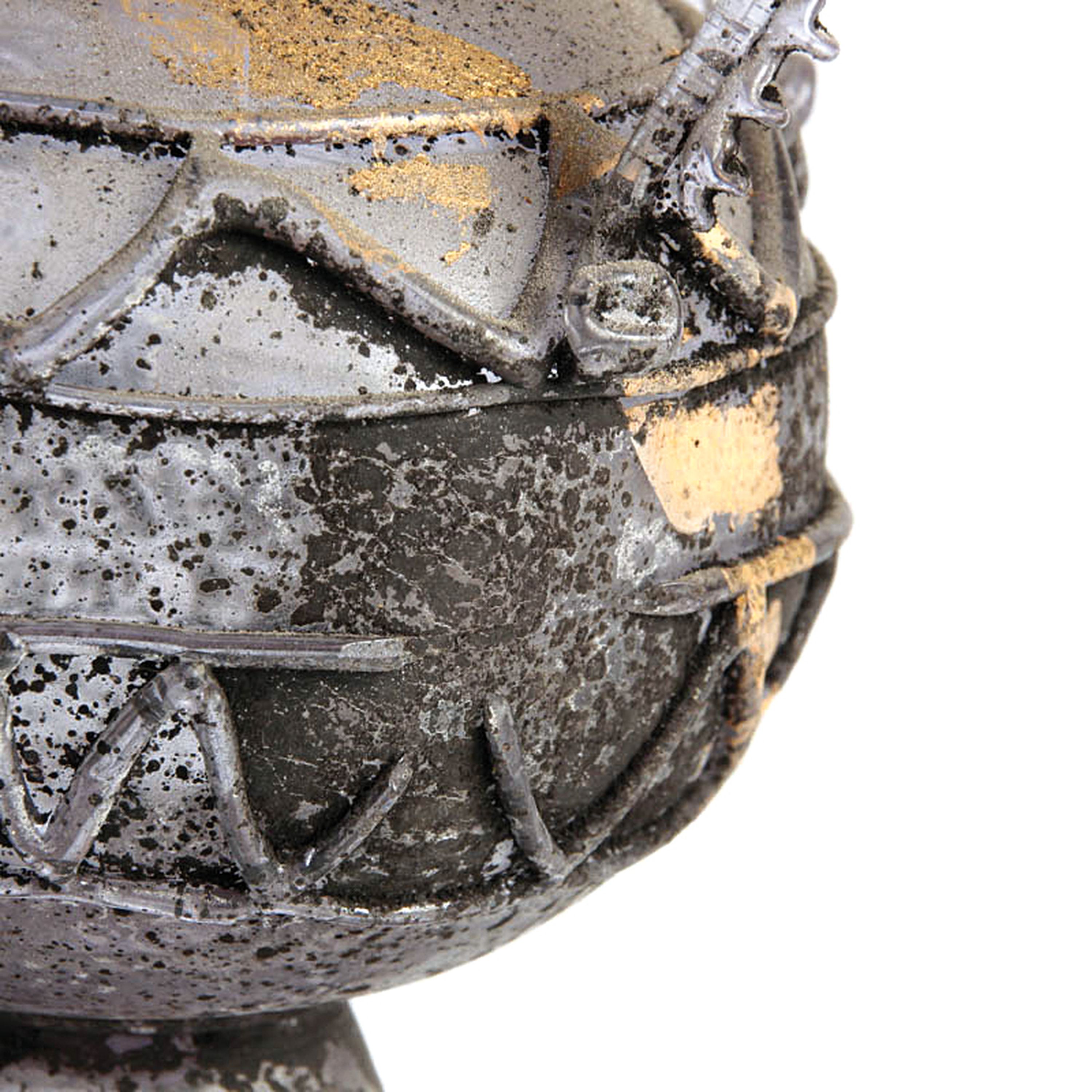 Detail b: Antikisierende Vetro a Scavo-Vase, Ermanno Nason für Cenedese, Murano, bläuliches Glas,graue Patina mit Goldauflage in Vetro a Scavo -Technik, H. ...