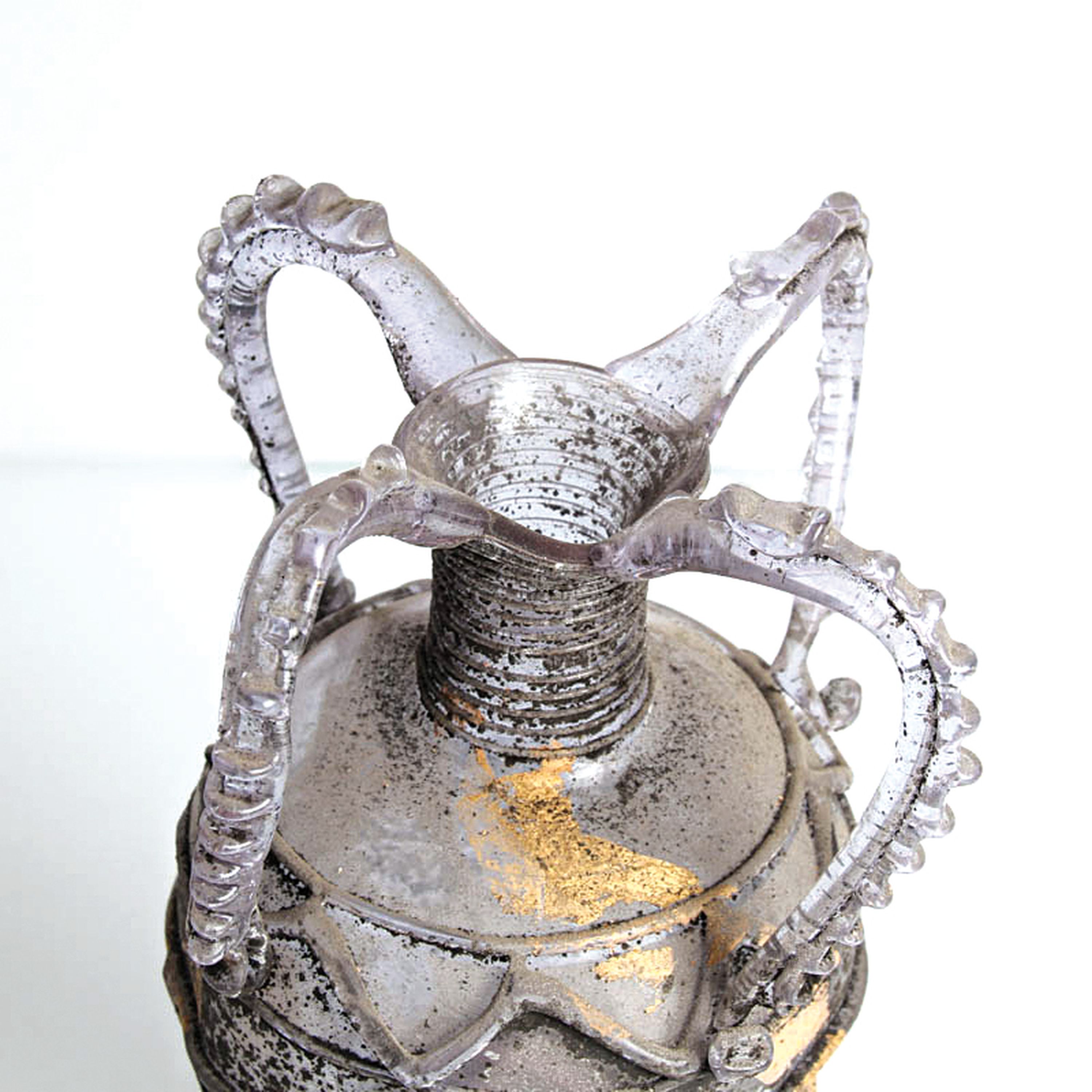 Detail c: Antikisierende Vetro a Scavo-Vase, Ermanno Nason für Cenedese, Murano, bläuliches Glas,graue Patina mit Goldauflage in Vetro a Scavo -Technik, H. ...