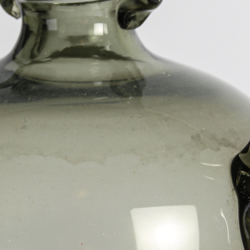 Detail f: Doppelhenkelvase, wohl Venini, Murano, 1960er-Jahre, rauchfarbenes Glas, H. 24 cm