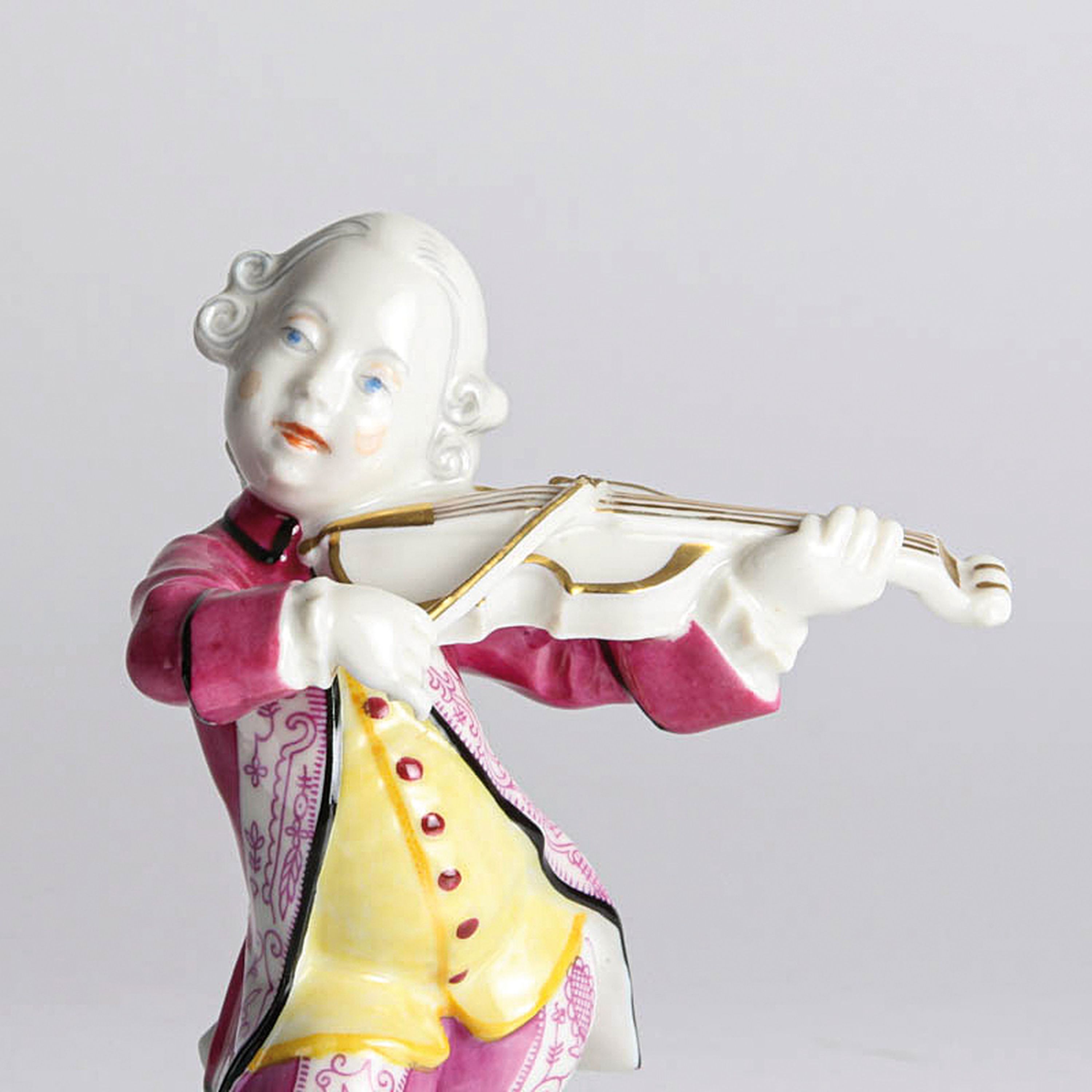 Detail a: Porzellanfigur Violinist, Hutschenreuther, Kunstabteilung Selb, Entw. Karl Himmelstoß, 20.Jh., Porzellan, farbig und goldstaffiert, H. 14 cm