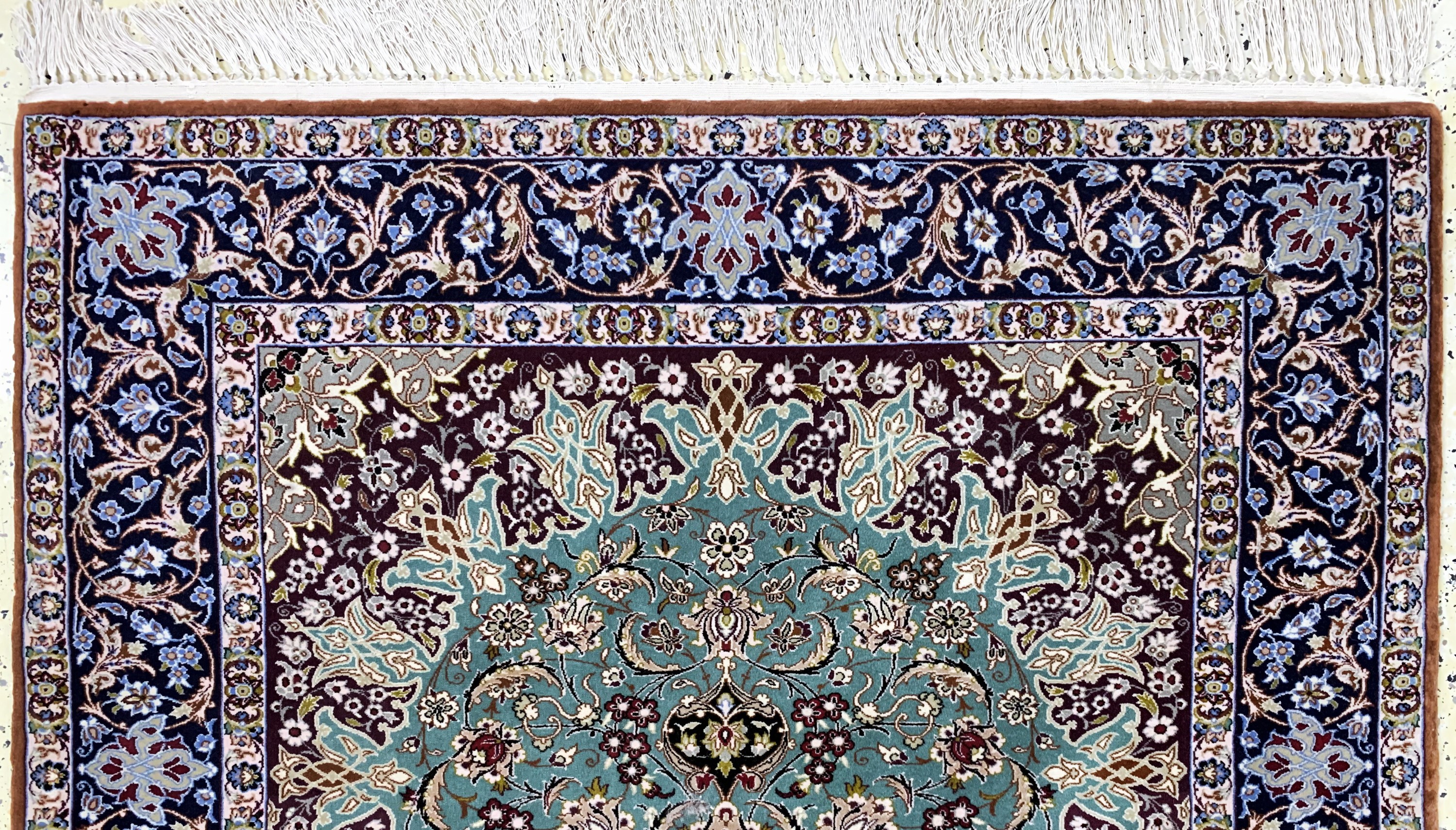 Detail a: Esfahan fein, Persien, Mitte 20.Jhd, Korkwolle auf Seide, ca. 175 x 113 cm, Mottenfraß am Rand, EHZ: 2