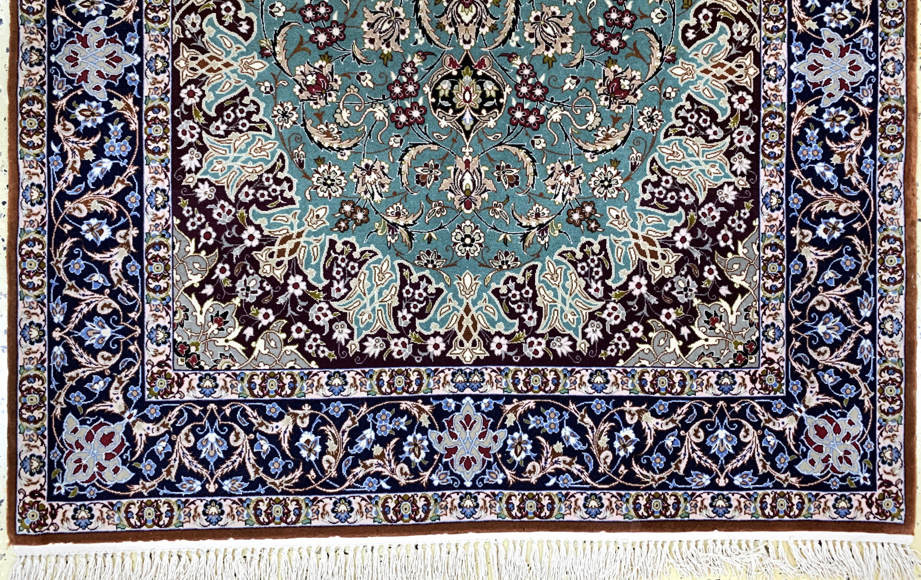 Detail c: Esfahan fein, Persien, Mitte 20.Jhd, Korkwolle auf Seide, ca. 175 x 113 cm, Mottenfraß am Rand, EHZ: 2