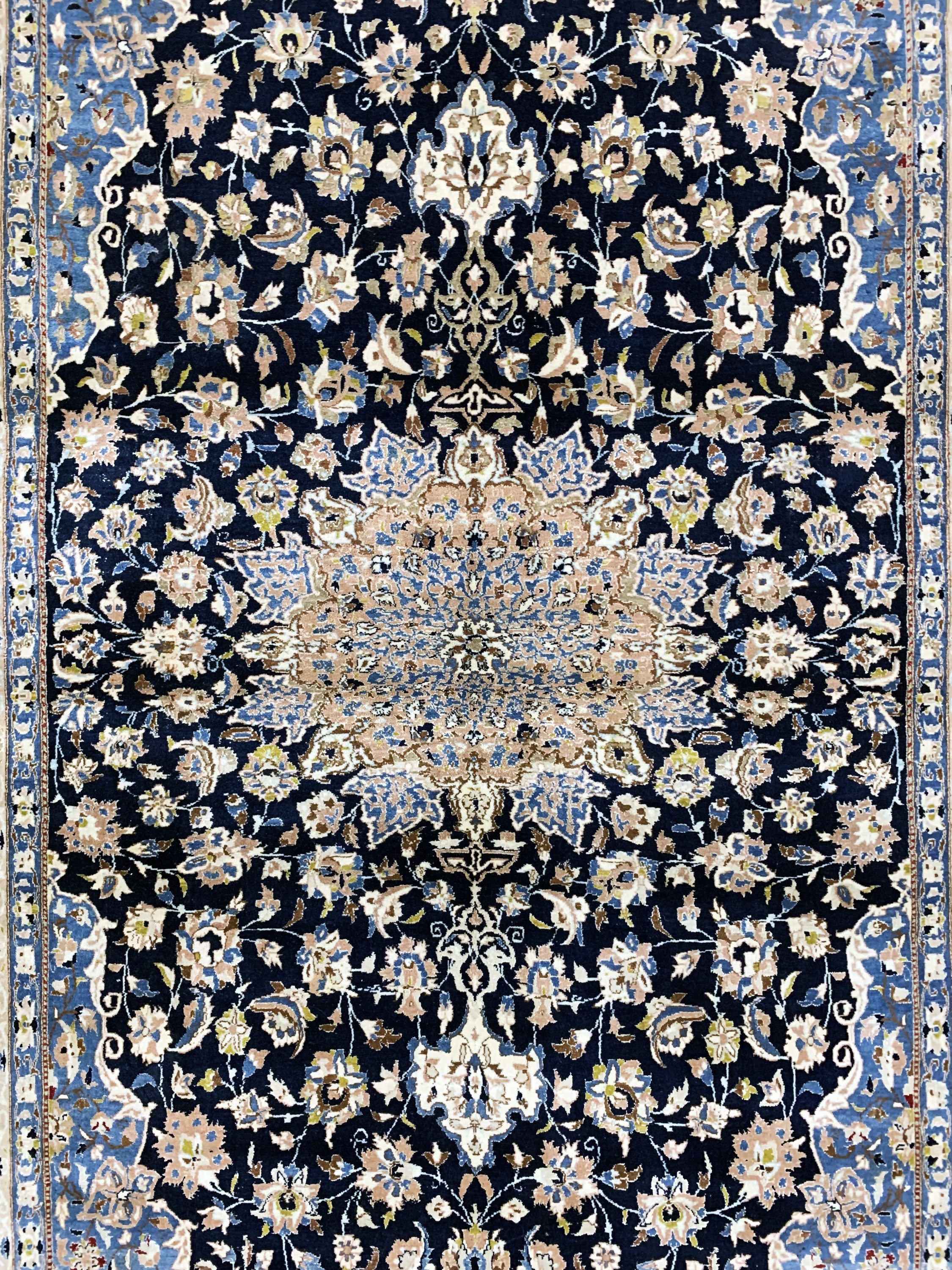 Detail b: Nain"Tudeschk"fein alt, Persien, Anfang 20.Jhd, Korkwolle mit Seide, ca. 260 x 151 cm,EHZ: 2,(kleine Mottenfraß Stellen), gereinigt