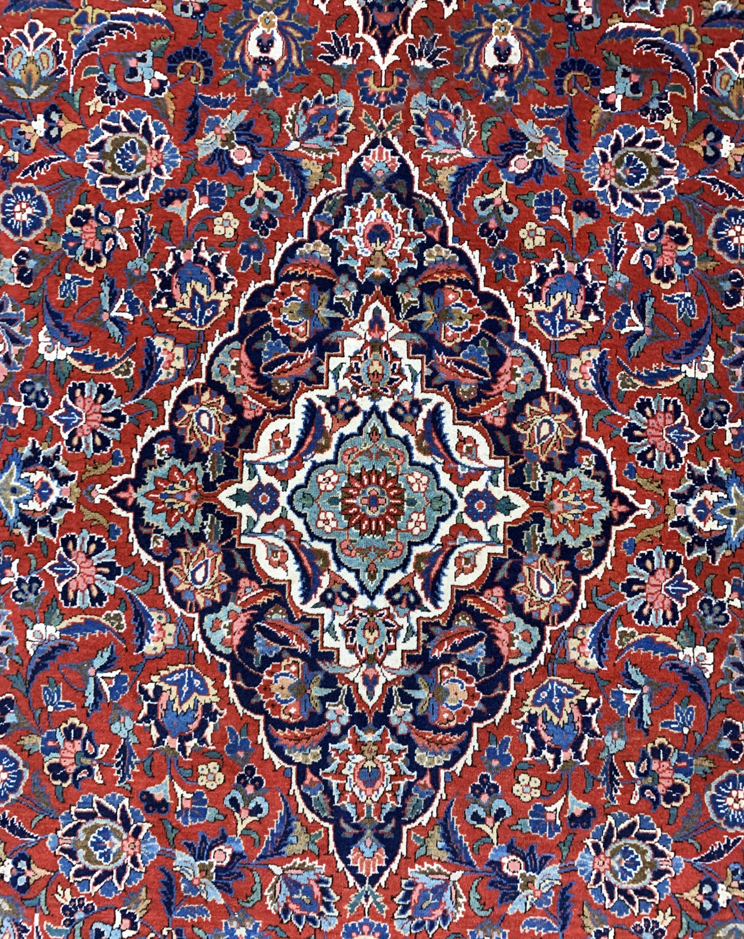 Detail b: Keschan Kork fein, Persien, Anfang 20.Jhd, Korkwolle auf Baumwolle, ca. 212 x 135 cm, EHZ: 2(kleine Mottenfraß Stellen).