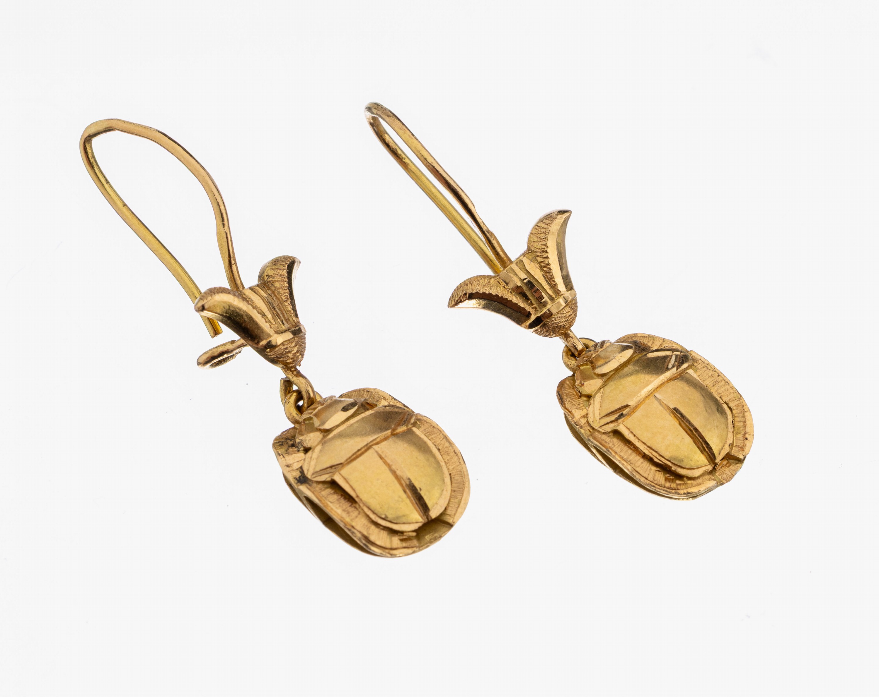 Paar 18 kt Gold Ohrgehänge, GG 750/000, Abhängungen in Form von Skarabäen, ca. 6.9 g, L. ca. 4 cm