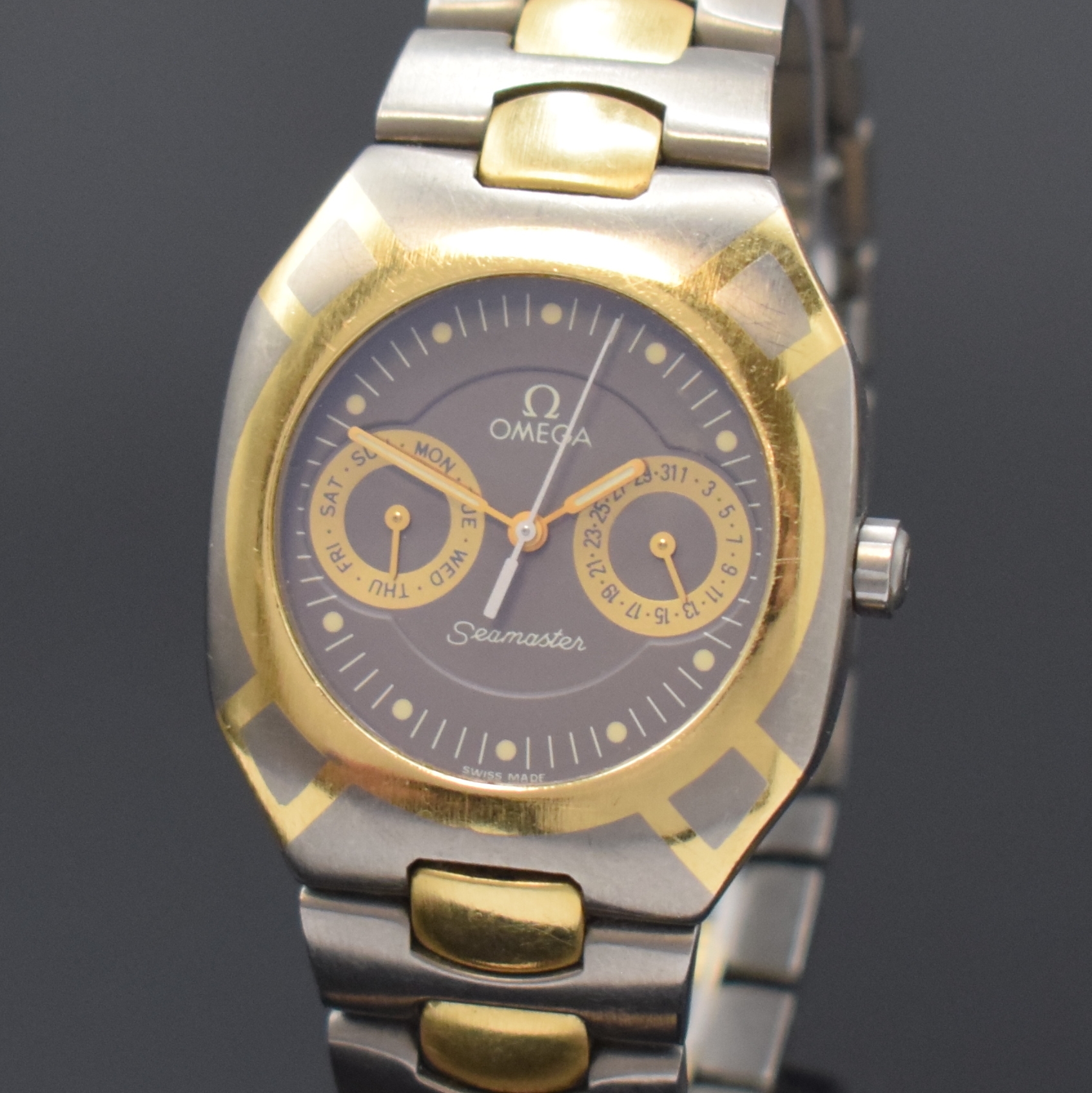 Detail a: OMEGA Seamaster Polaris Armbanduhr in Titan/Gold Referenz 396.1000, Schweiz um 1990, quarz, Krone verschr., Boden aufgedr., intarsierte Lünette ...