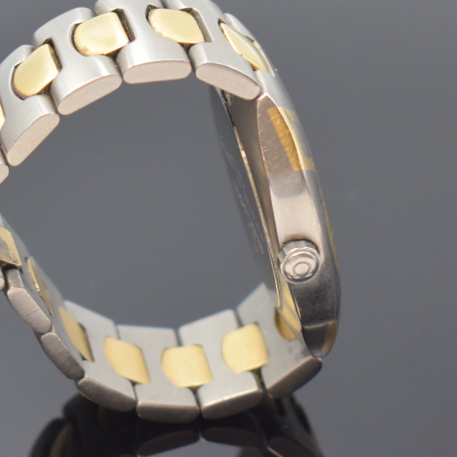 Detail c: OMEGA Seamaster Polaris Armbanduhr in Titan/Gold Referenz 396.1000, Schweiz um 1990, quarz, Krone verschr., Boden aufgedr., intarsierte Lünette ...