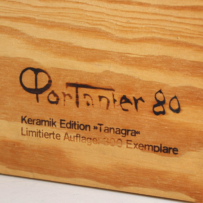 Detail i: Studiokermaik-Teller, Gilbert Portanier (1926-2023) für Rosenthal Studio-Haus, 1980, "Tanagra", Teller mit drei tanzenden Figuren, Ed. ...
