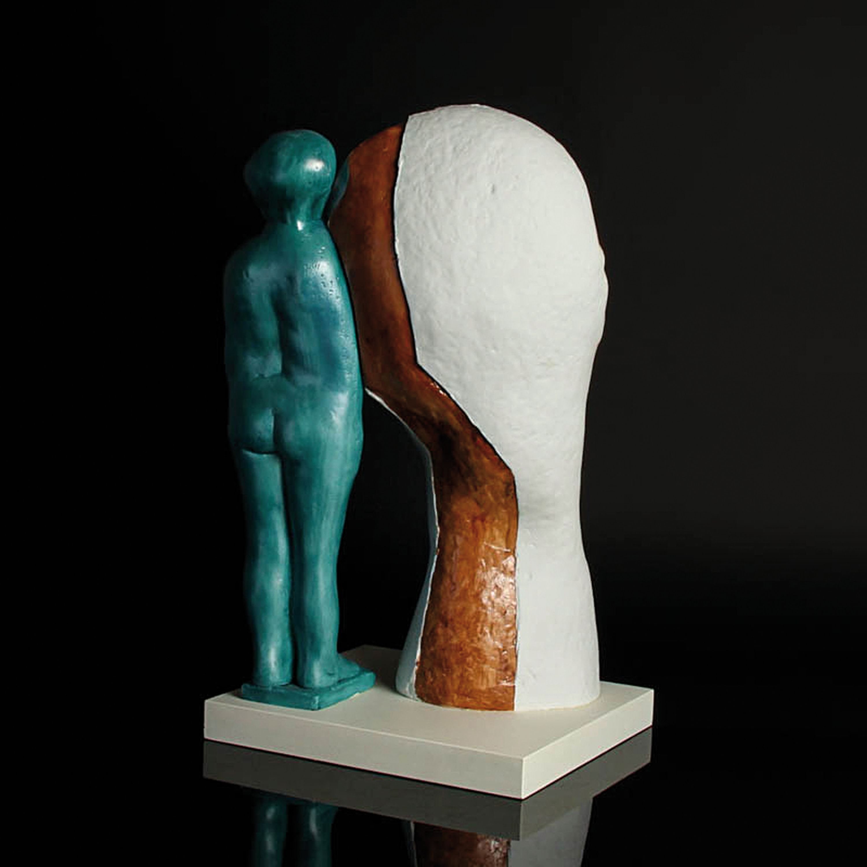 Detail b: Andreas Wegner, geb. 1958, Porzellanplastik für Goebel, "Schürzenjägers Freundin", Ed. 9/20, Biskuitporzellan partiell glasiert, H. 49 cm