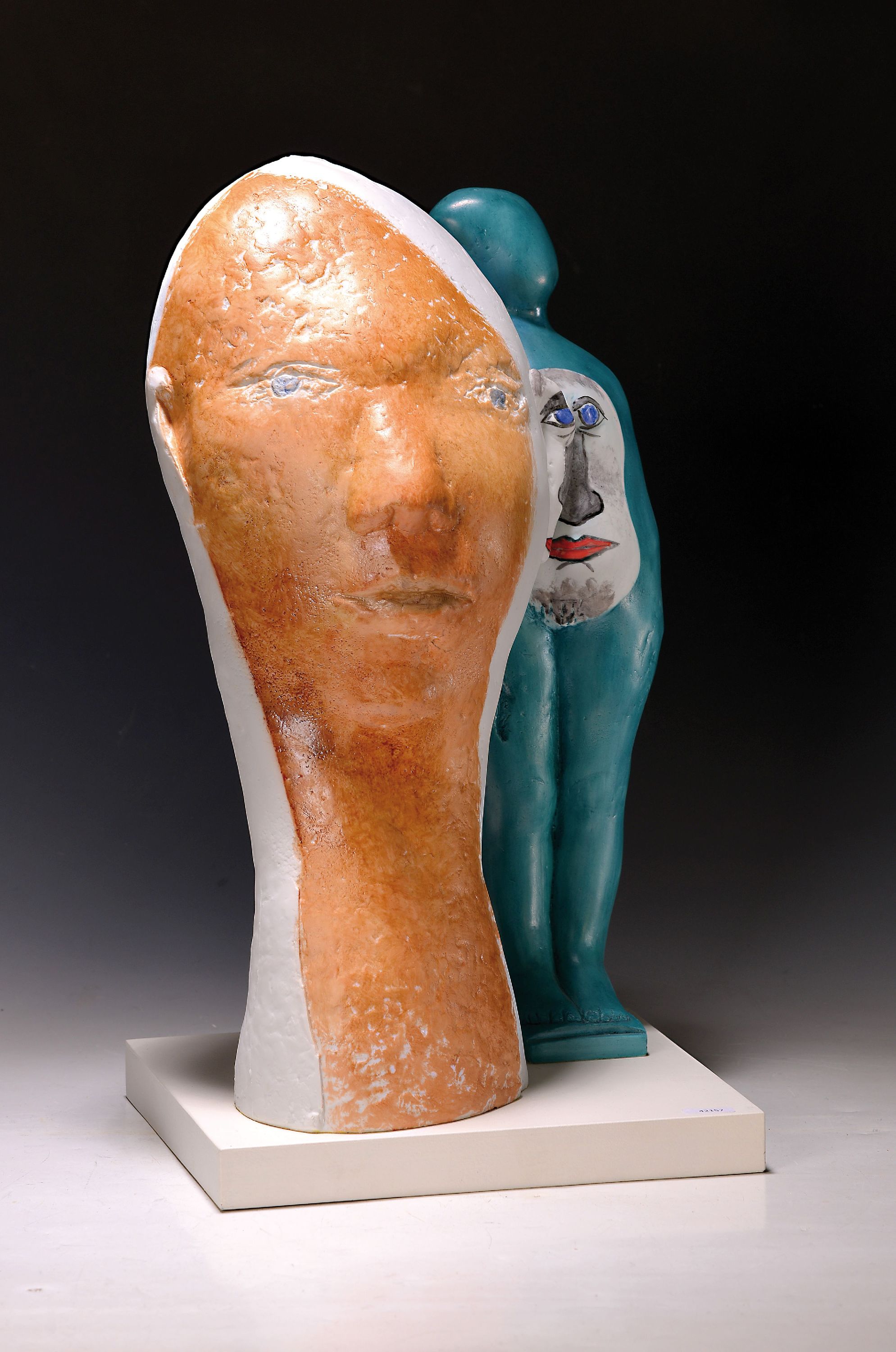 Detail k: Andreas Wegner, geb. 1958, Porzellanplastik für Goebel, "Schürzenjägers Freundin", Ed. 9/20, Biskuitporzellan partiell glasiert, H. 49 cm