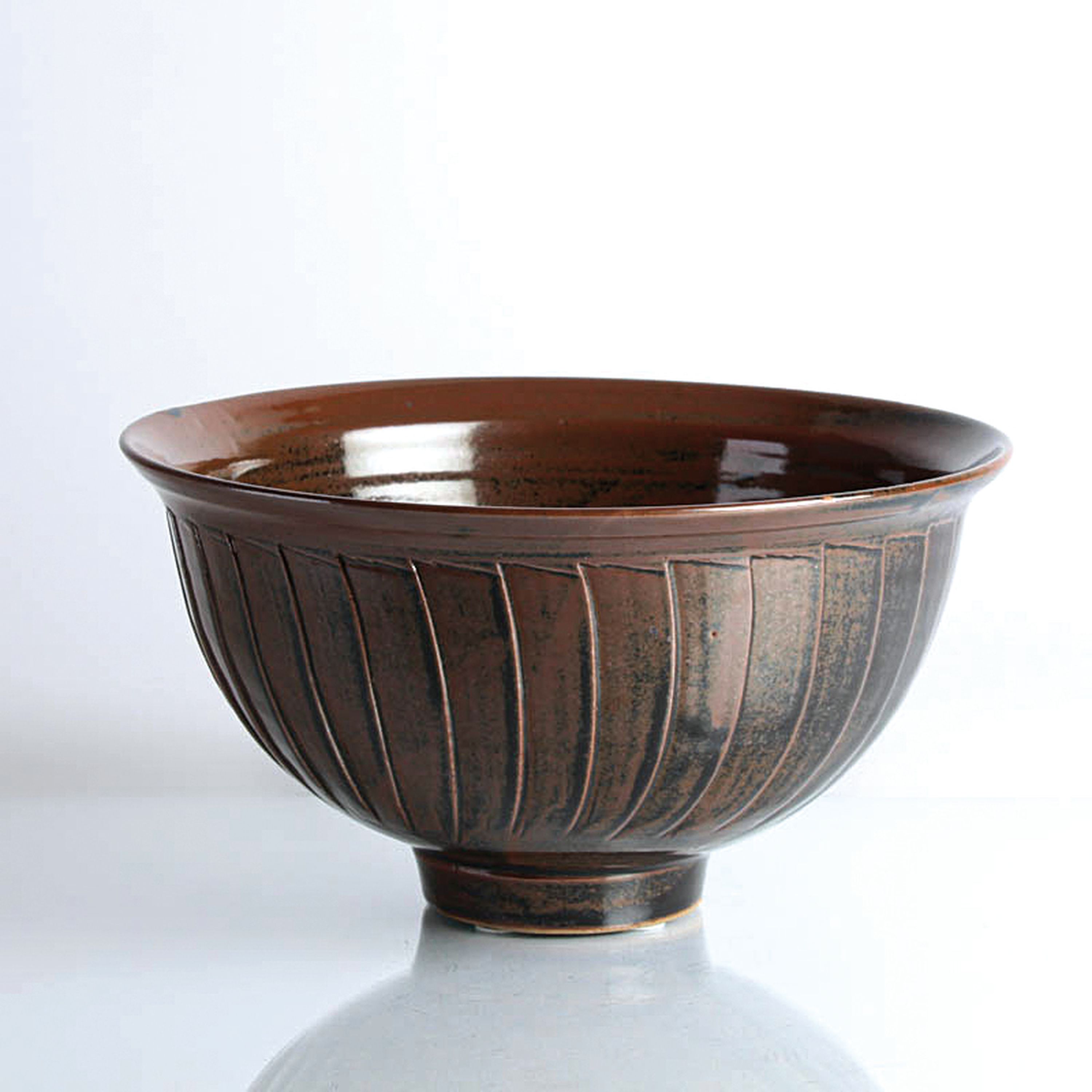 Studiokeramik-Schale, David Leach (1911-2005), cremefarbener Scherben, schwarz-braune Glasur, Pressmarke, D. 26 cm