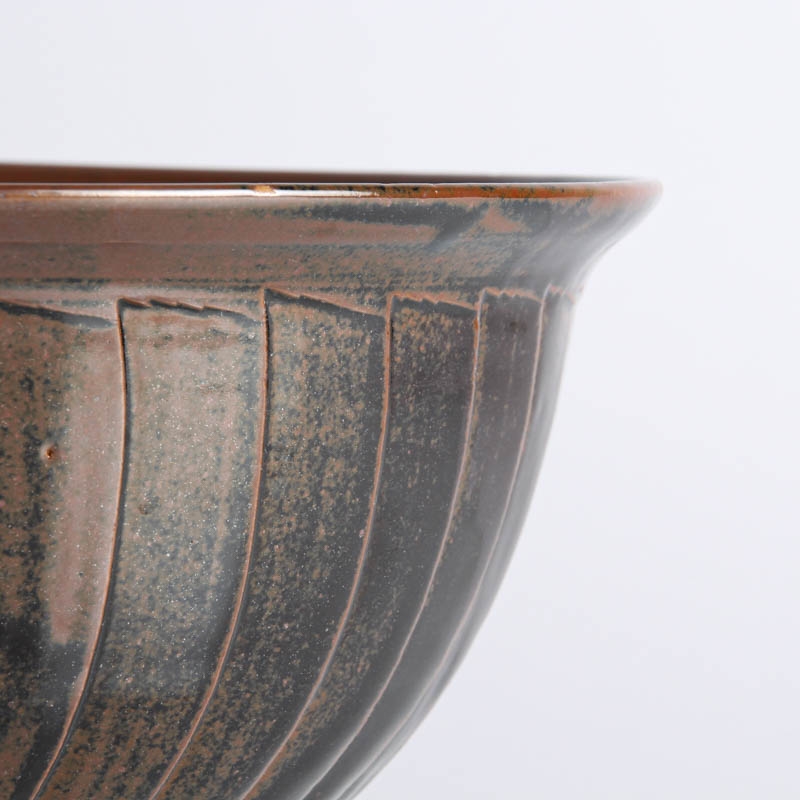 Detail a: Studiokeramik-Schale, David Leach (1911-2005), cremefarbener Scherben, schwarz-braune Glasur, Pressmarke, D. 26 cm