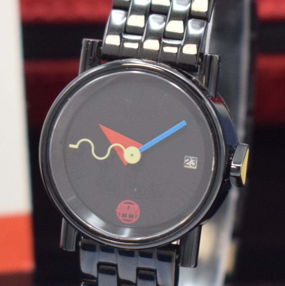 Detail a: ALAIN SILBERSTEIN Mikro auf 999 Stück limitierte Damenarmbanduhr, Frankreich um 1993, Automatik, geschw., beids. vergl. Edelstahlgeh., Boden ...