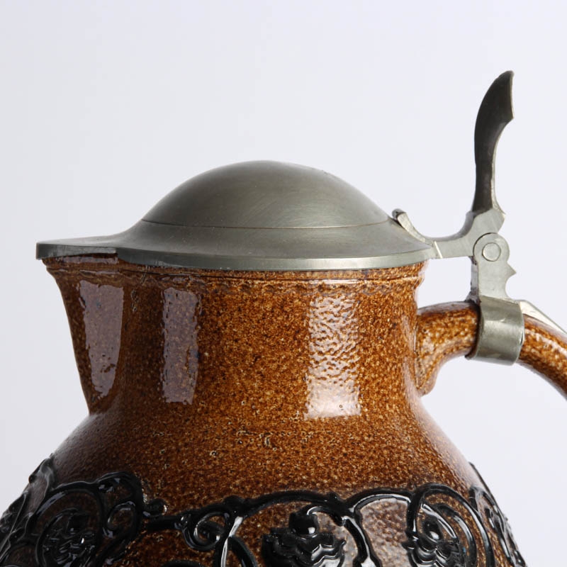 Detail a: Steinzeugkrug, wohl Merkelbach, 20.Jh., Zinnmontur, H. 28 cm