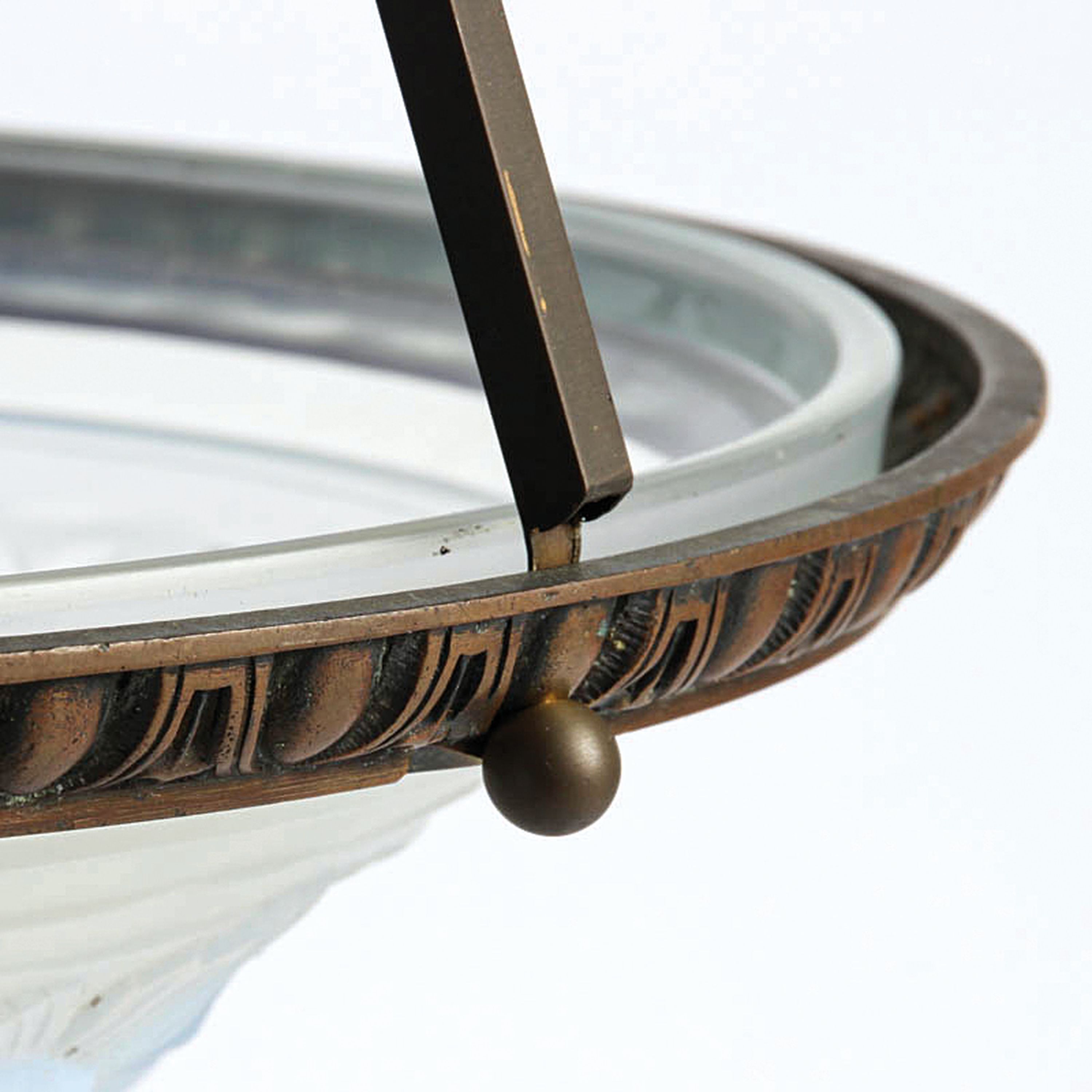 Detail d: Deckenlampe, Frankreich, 1950er Jahre, Metallmontur, Opalinglasschale reliefiert mit Fischen, wohl Sabino, eine Brennstelle, Elektr. nicht geprüft, ...