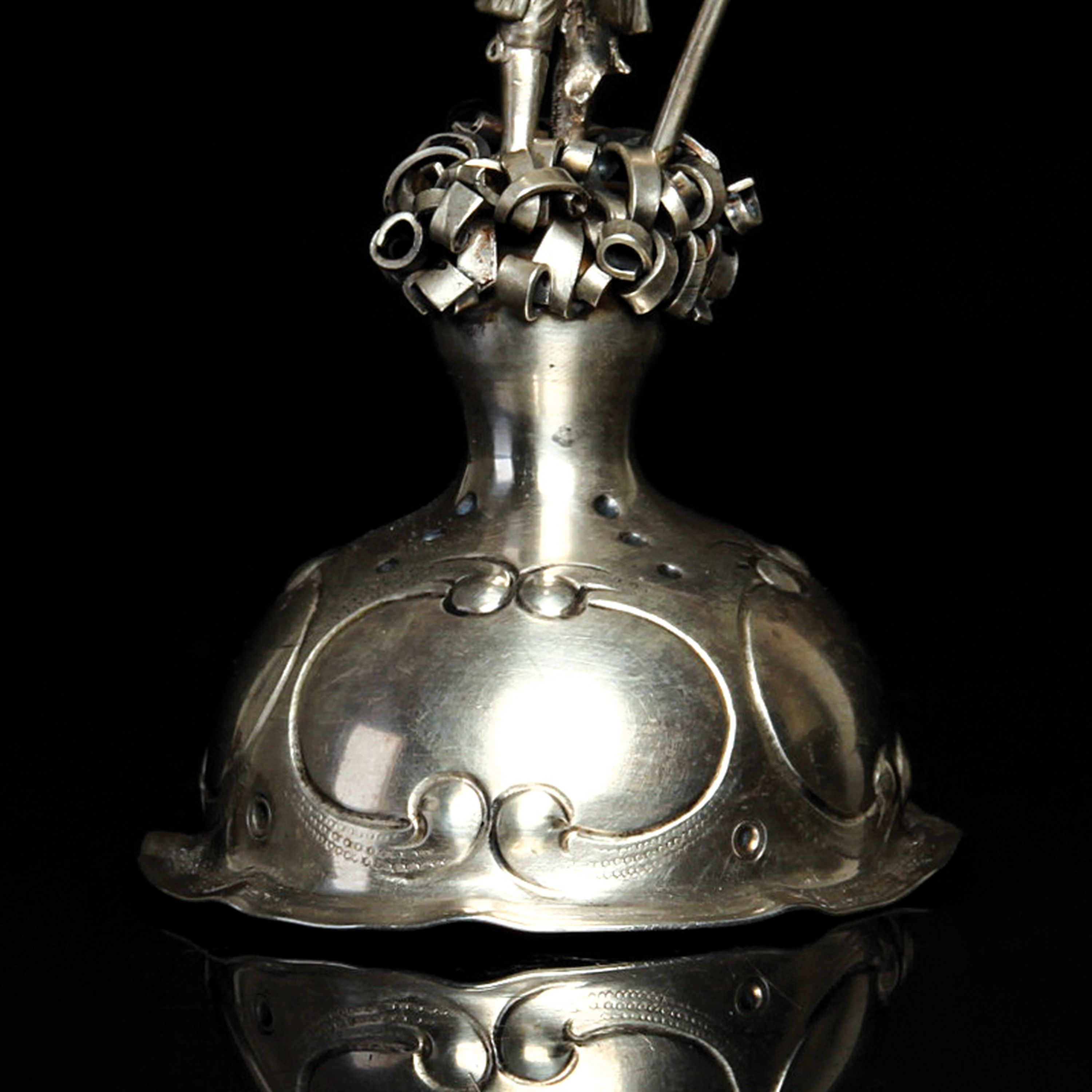 Detail c: Trinkpokal in der Art eines Hansel im Keller des 18.Jh., deutsch, um 1900, 800er-Silber, Meistermarke SR bekrönt, ca. 134g, H. 18 cm, ohne ...