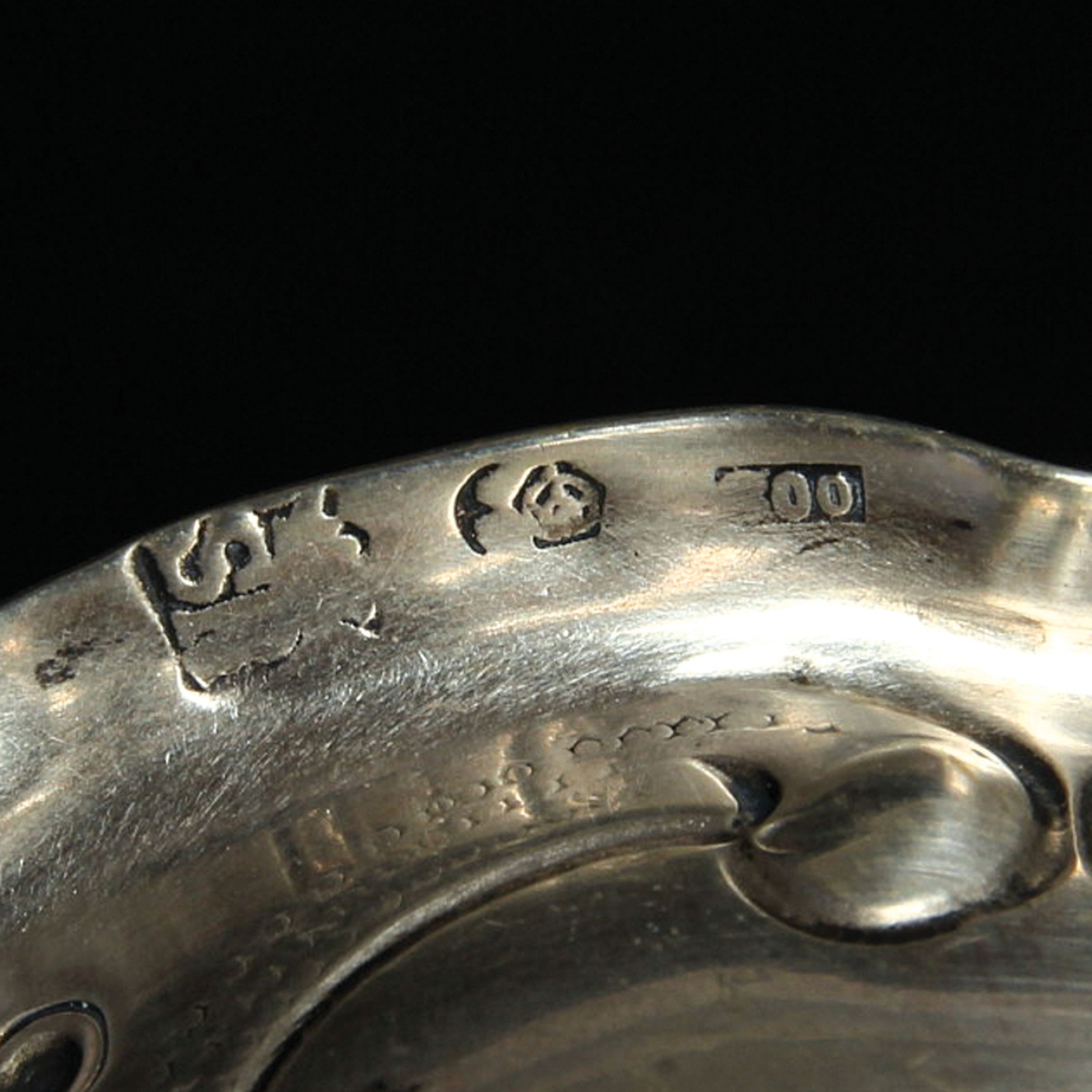 Detail g: Trinkpokal in der Art eines Hansel im Keller des 18.Jh., deutsch, um 1900, 800er-Silber, Meistermarke SR bekrönt, ca. 134g, H. 18 cm, ohne ...