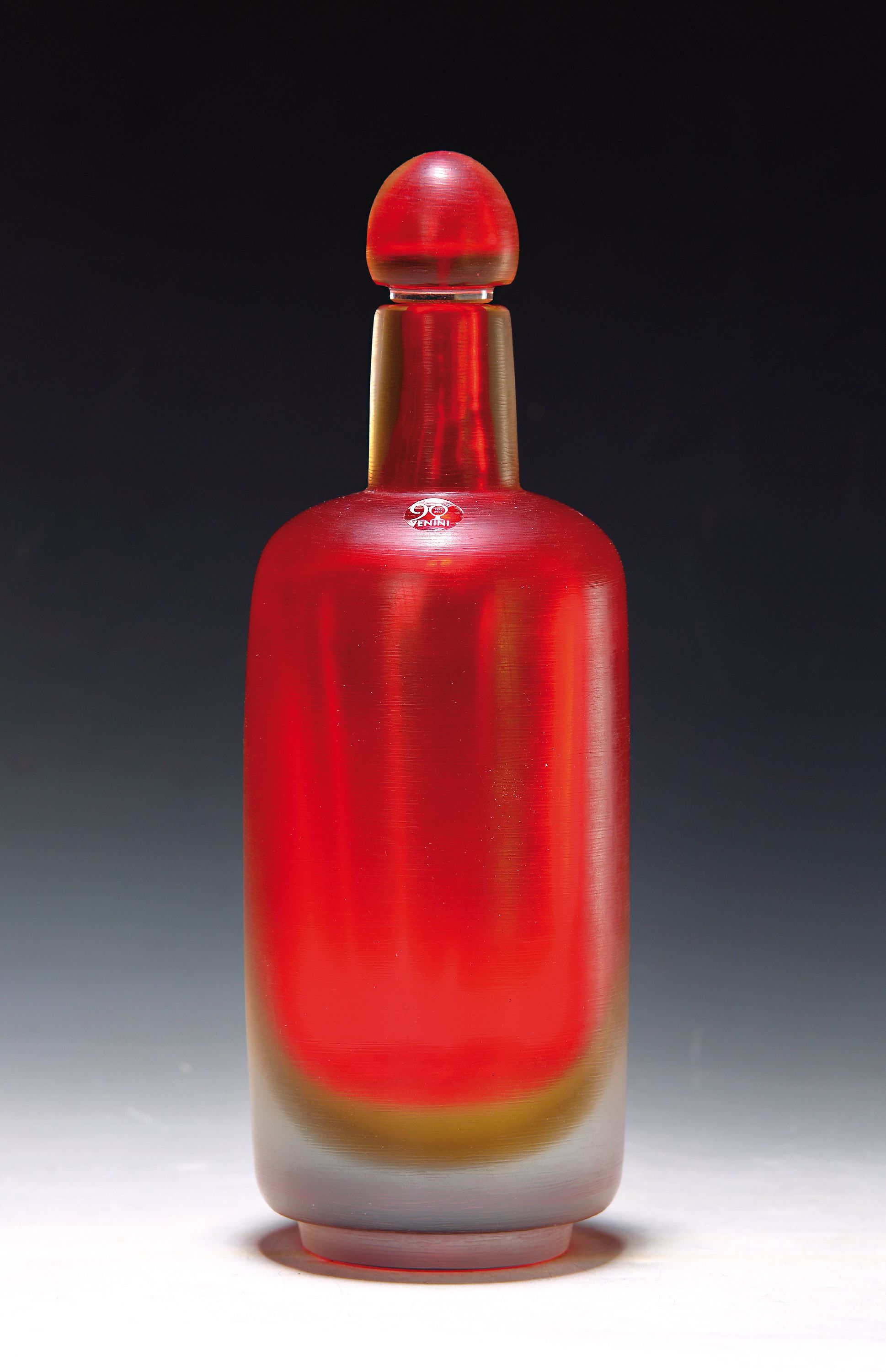 Karaffe, Venini Murano, sommerso, mit rotem und gelbem Innenüberfang, signiert und dat. 2012, H. ca. 26.5cm