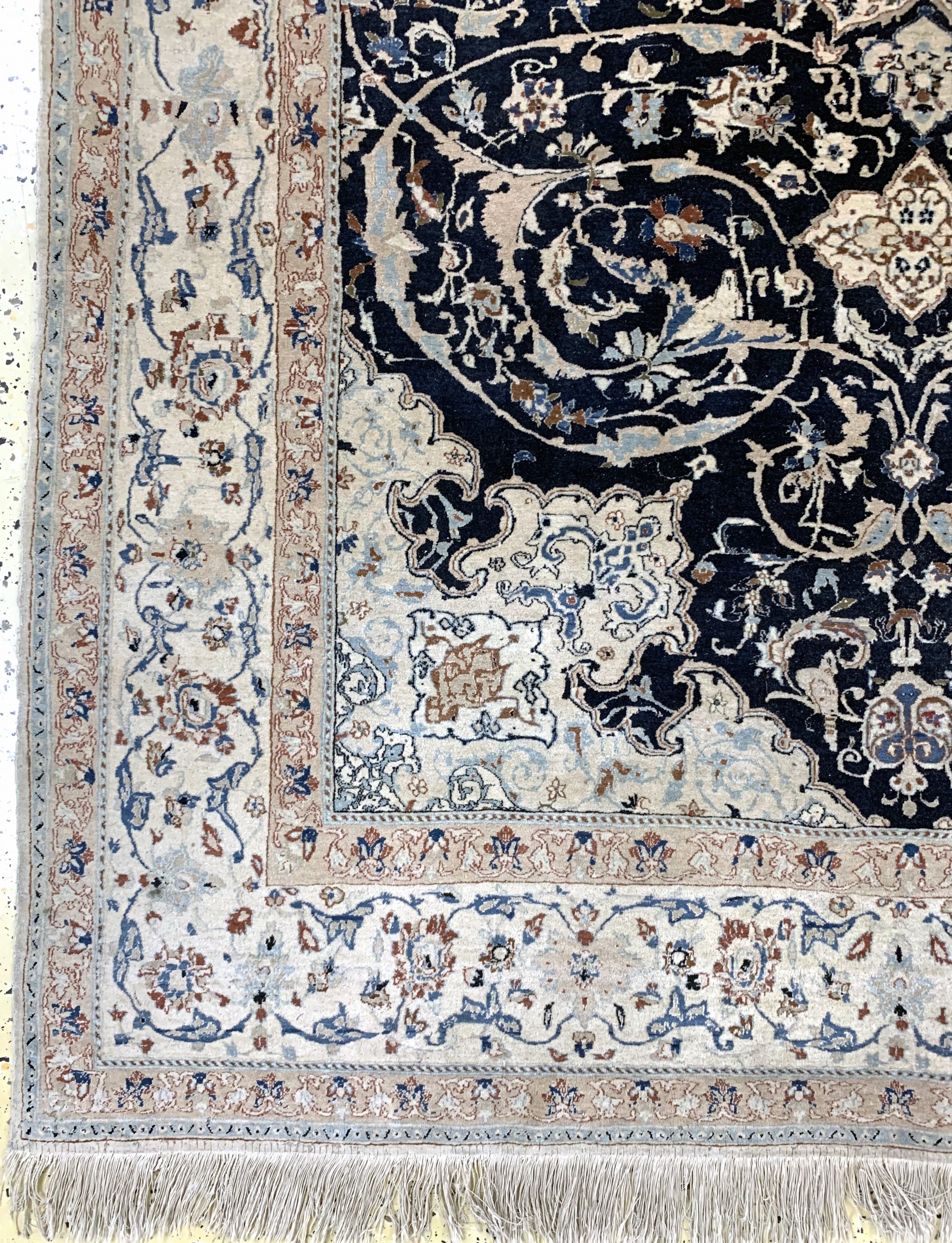Detail b: Nain fein"Tudeschk", Persien, Anfang 20.Jhd, Korkwolle mit Seide, ca. 240 x 160 cm,ca. 1,0 Mio. Kn/qm, EHZ: 2-3