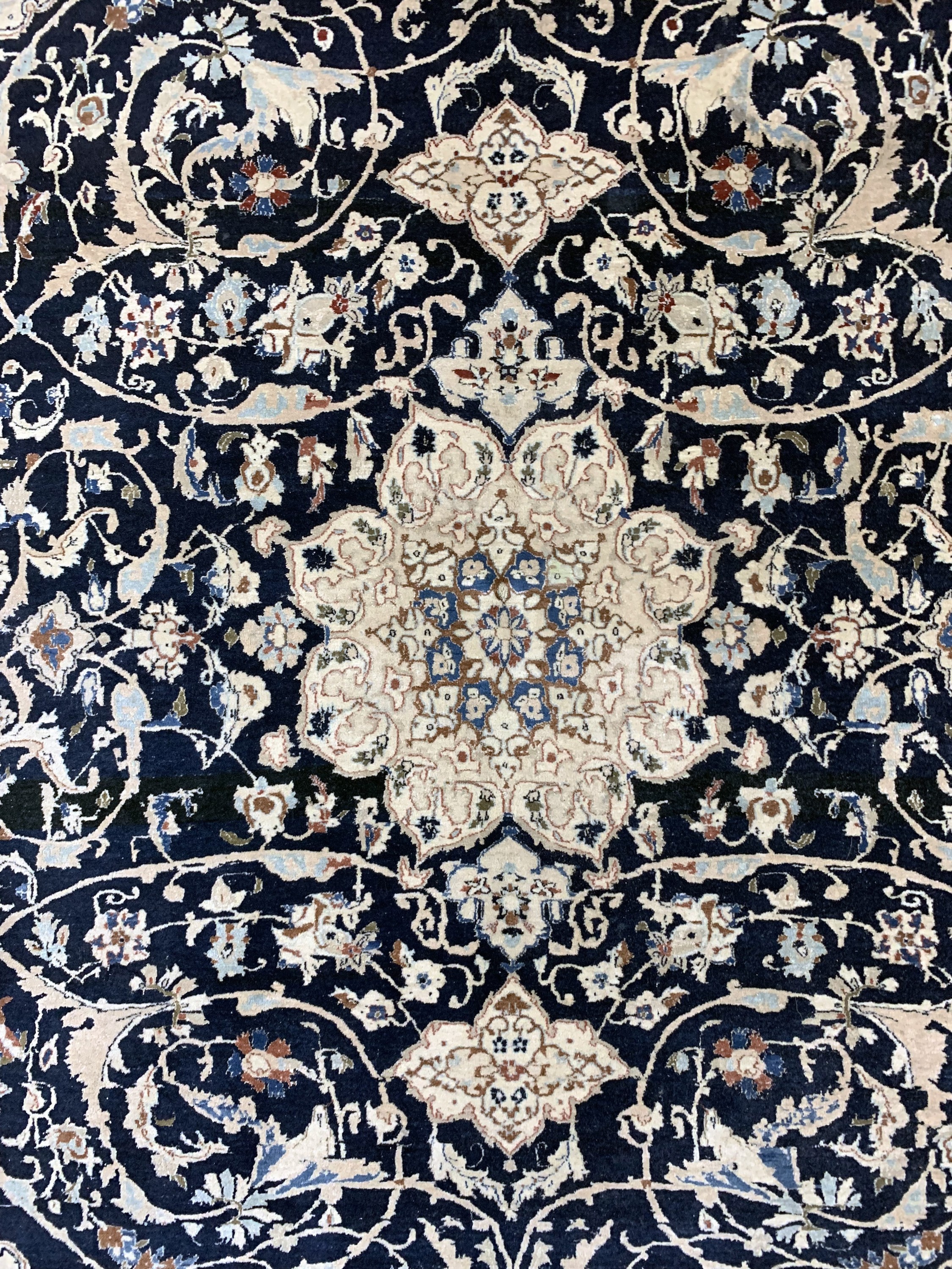 Detail c: Nain fein"Tudeschk", Persien, Anfang 20.Jhd, Korkwolle mit Seide, ca. 240 x 160 cm,ca. 1,0 Mio. Kn/qm, EHZ: 2-3
