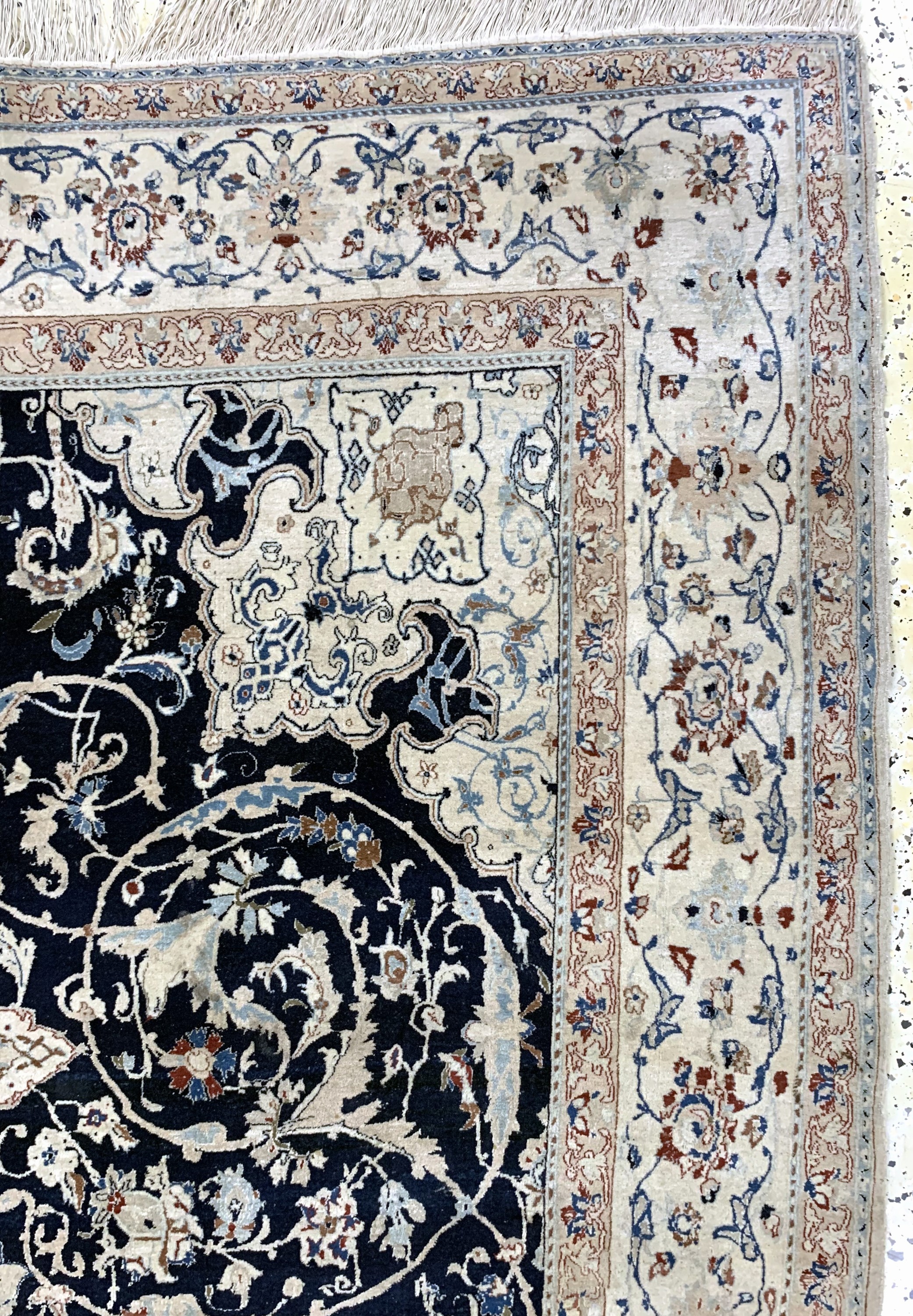 Detail e: Nain fein"Tudeschk", Persien, Anfang 20.Jhd, Korkwolle mit Seide, ca. 240 x 160 cm,ca. 1,0 Mio. Kn/qm, EHZ: 2-3