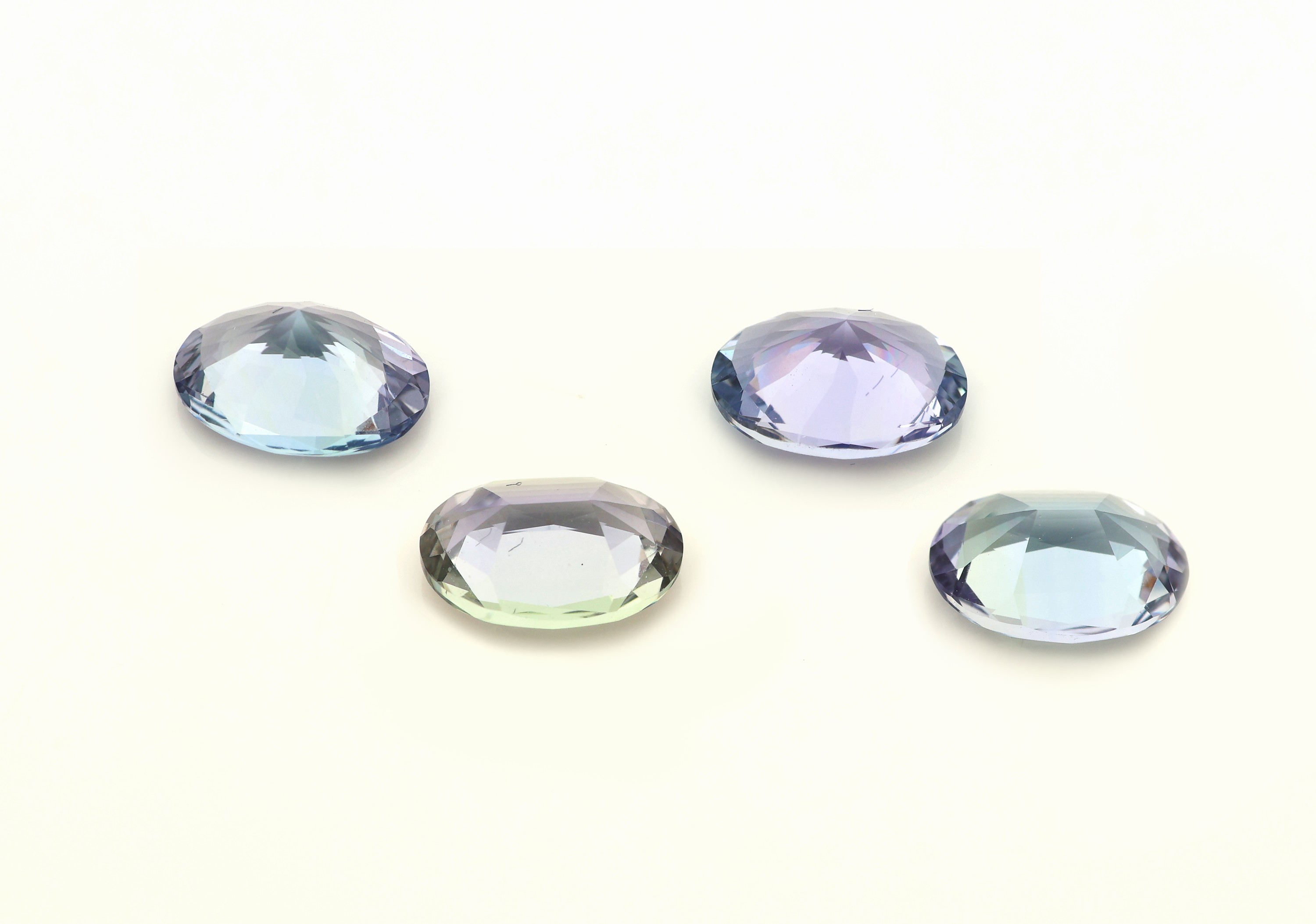 Detail a: Lot 4 lose ovalfacett. Tansanite zus. 4.39 ct
