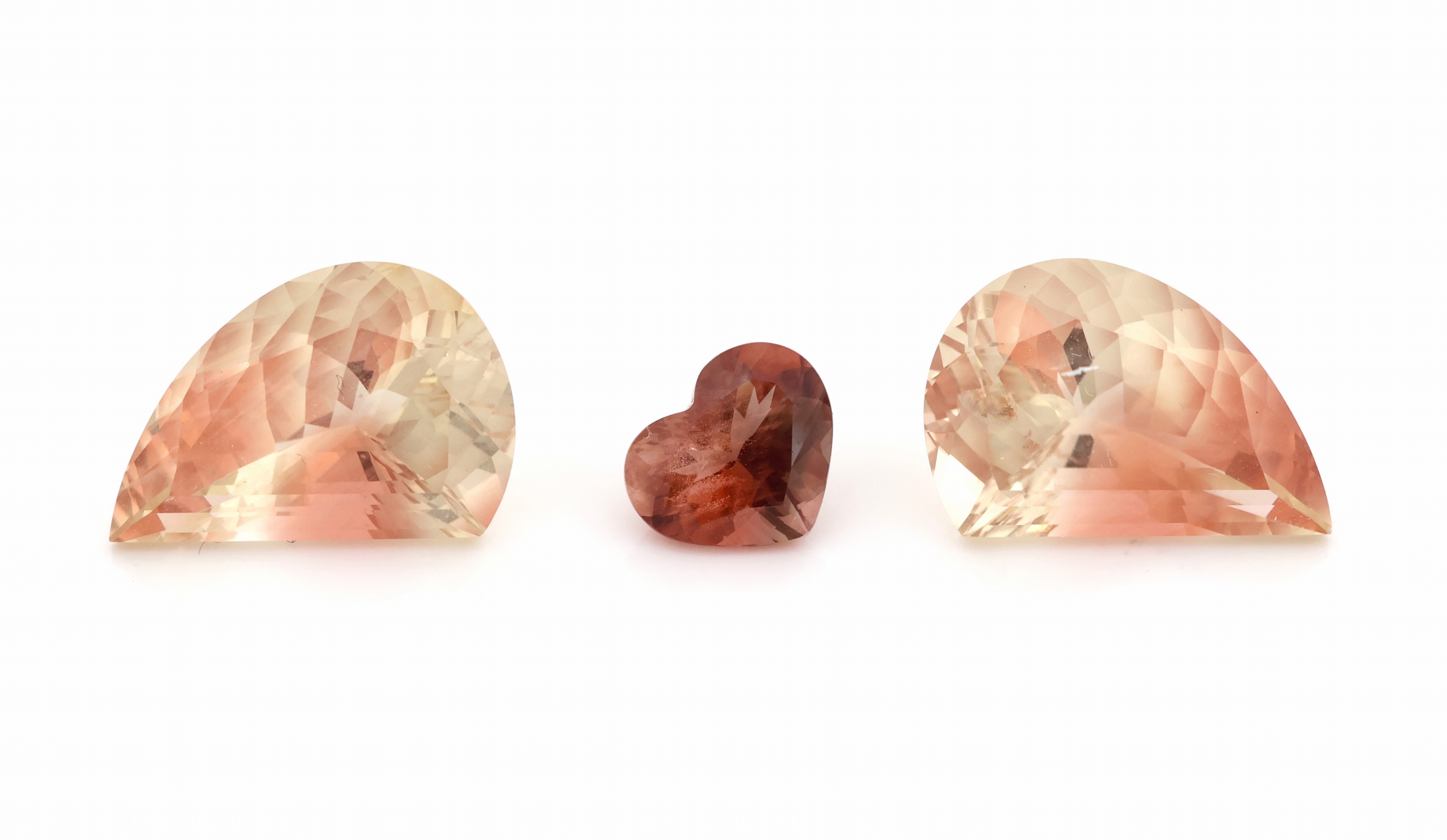 Lot 3 lose facett. Sunstones, zus. 12.10 ct, ausgefallene Schliffformen, mit feinem Farbverlauf