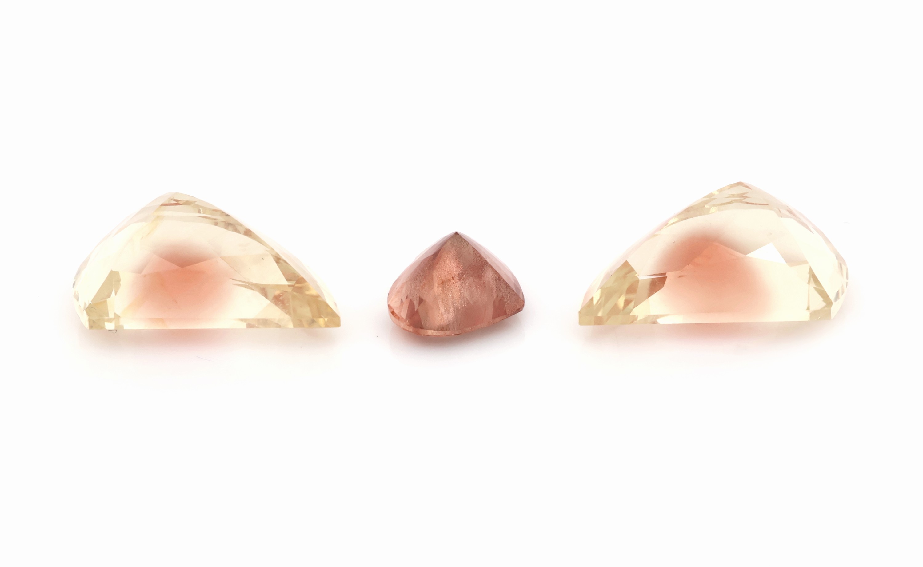 Detail b: Lot 3 lose facett. Sunstones, zus. 12.10 ct, ausgefallene Schliffformen, mit feinem Farbverlauf