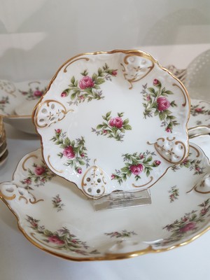 26908608c - 20 Teile Porzellan, Rosenthal, Molière, Dekor Moosrose, Schale auf drei ...